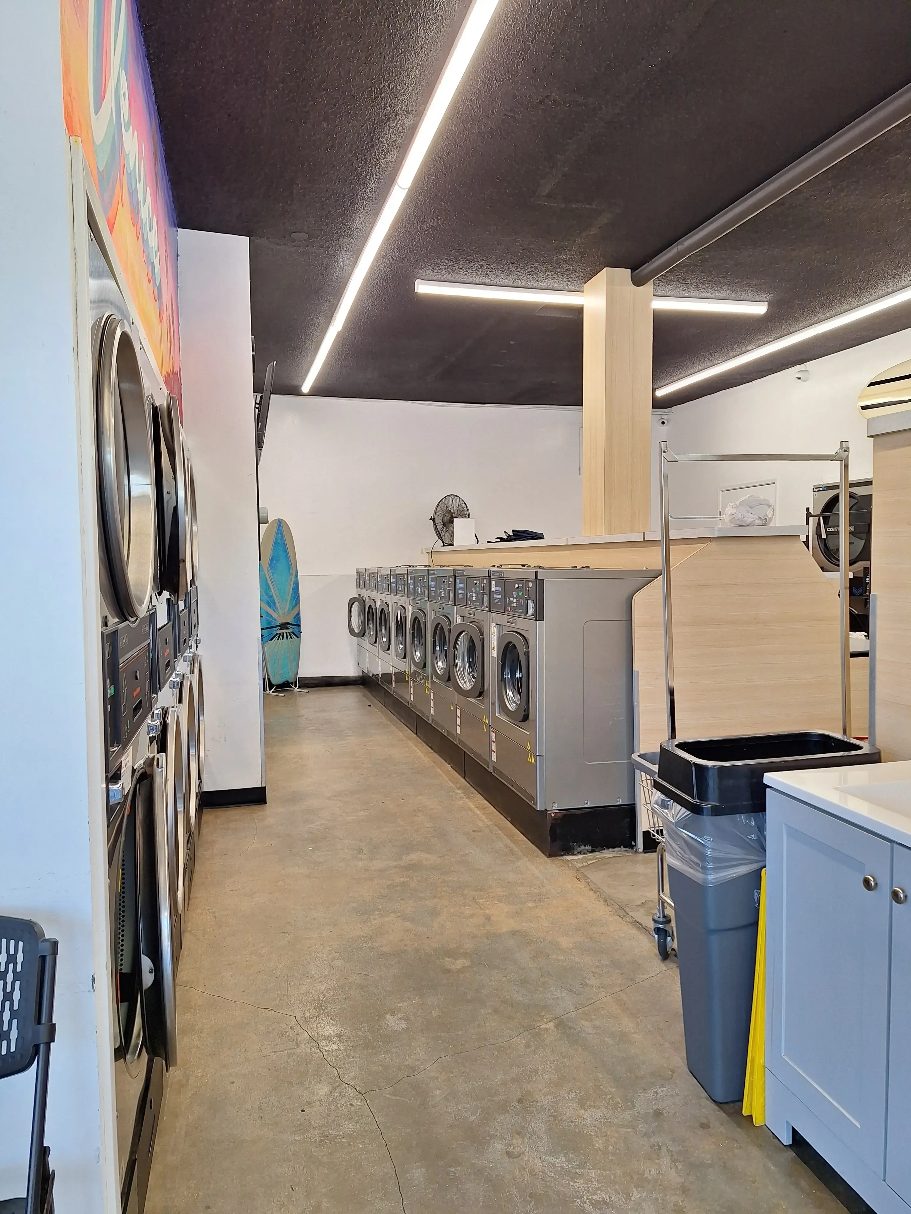 Clean Tide Laundromat - Image 19
