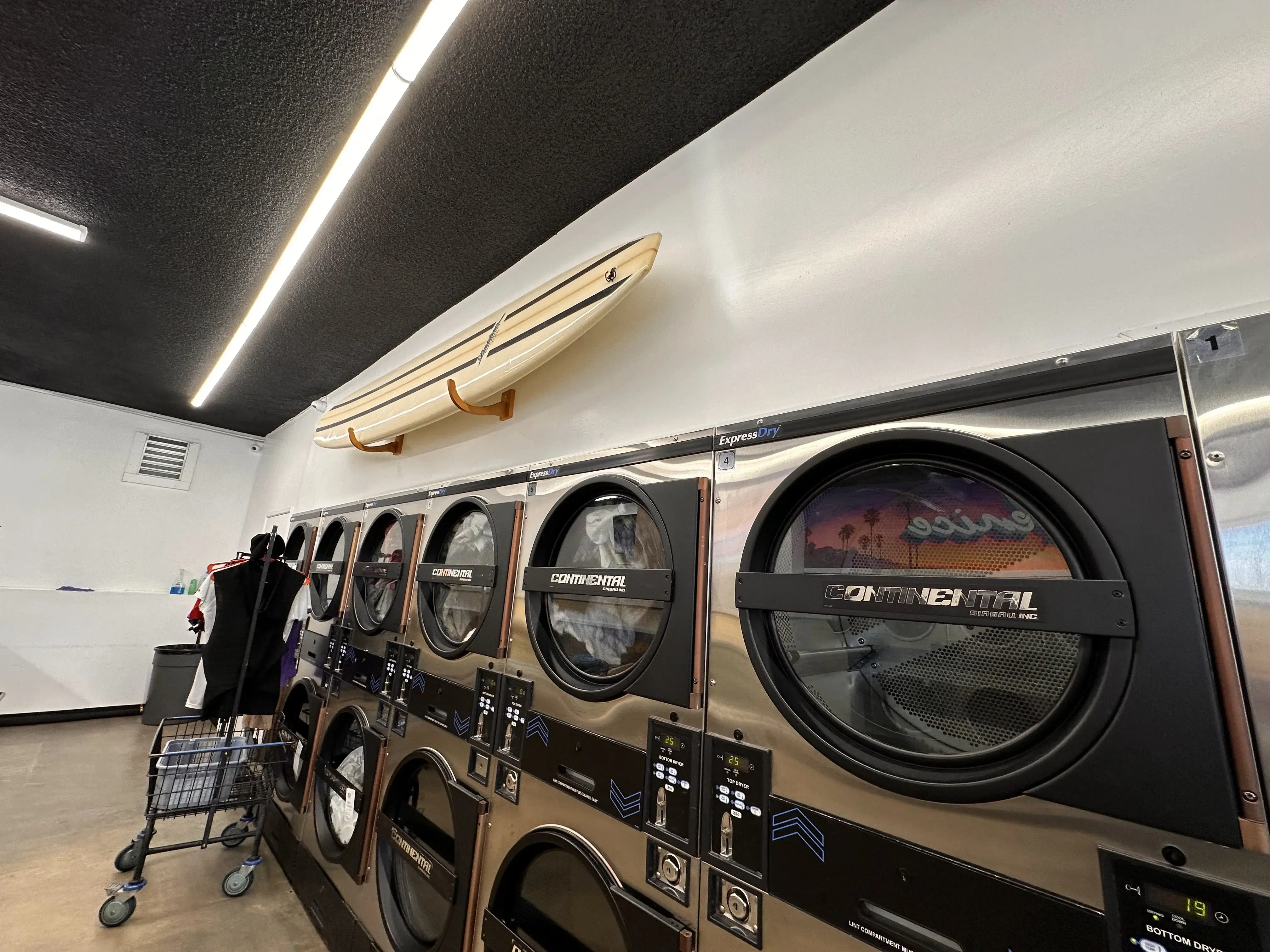 Clean Tide Laundromat - Image 12