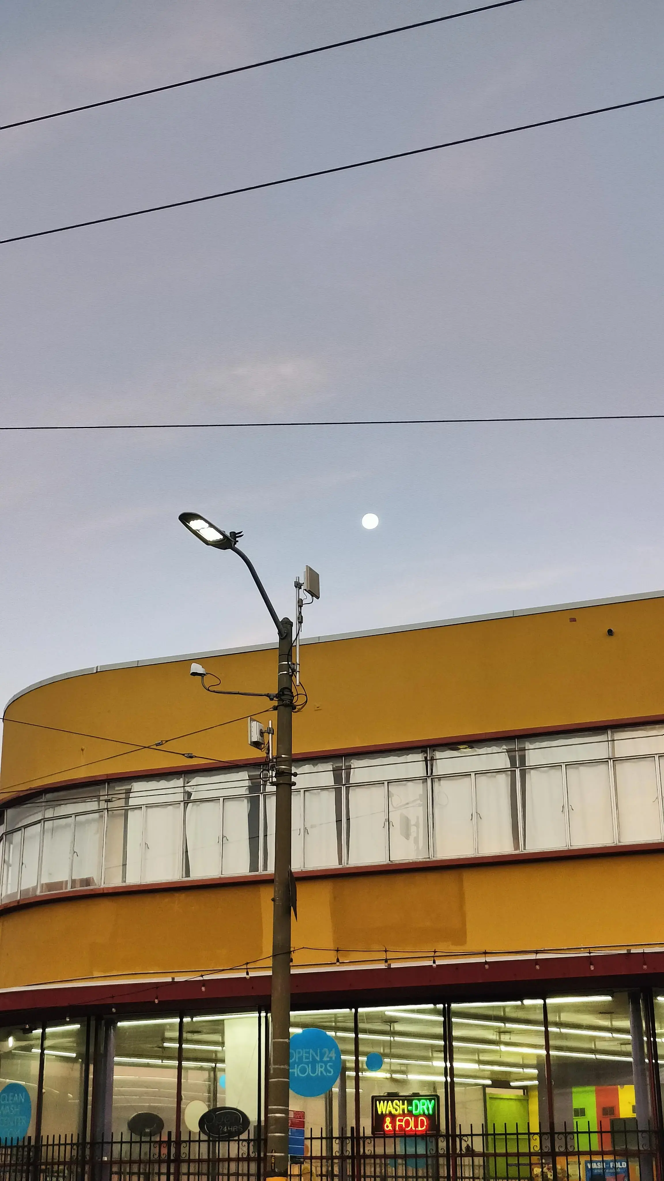 Clean Wash Center Laundry thumbnail 6