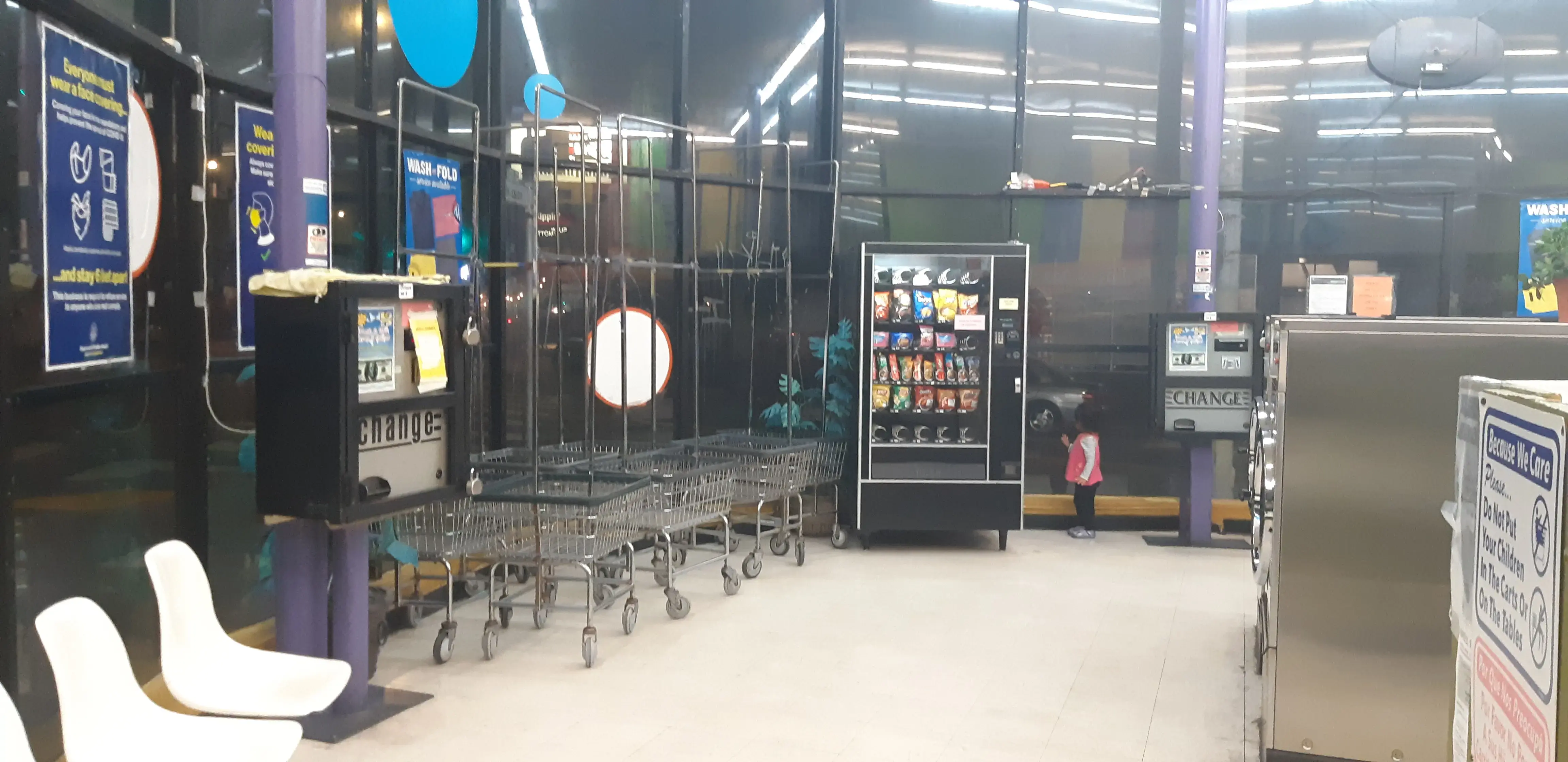 Clean Wash Center Laundry thumbnail 9