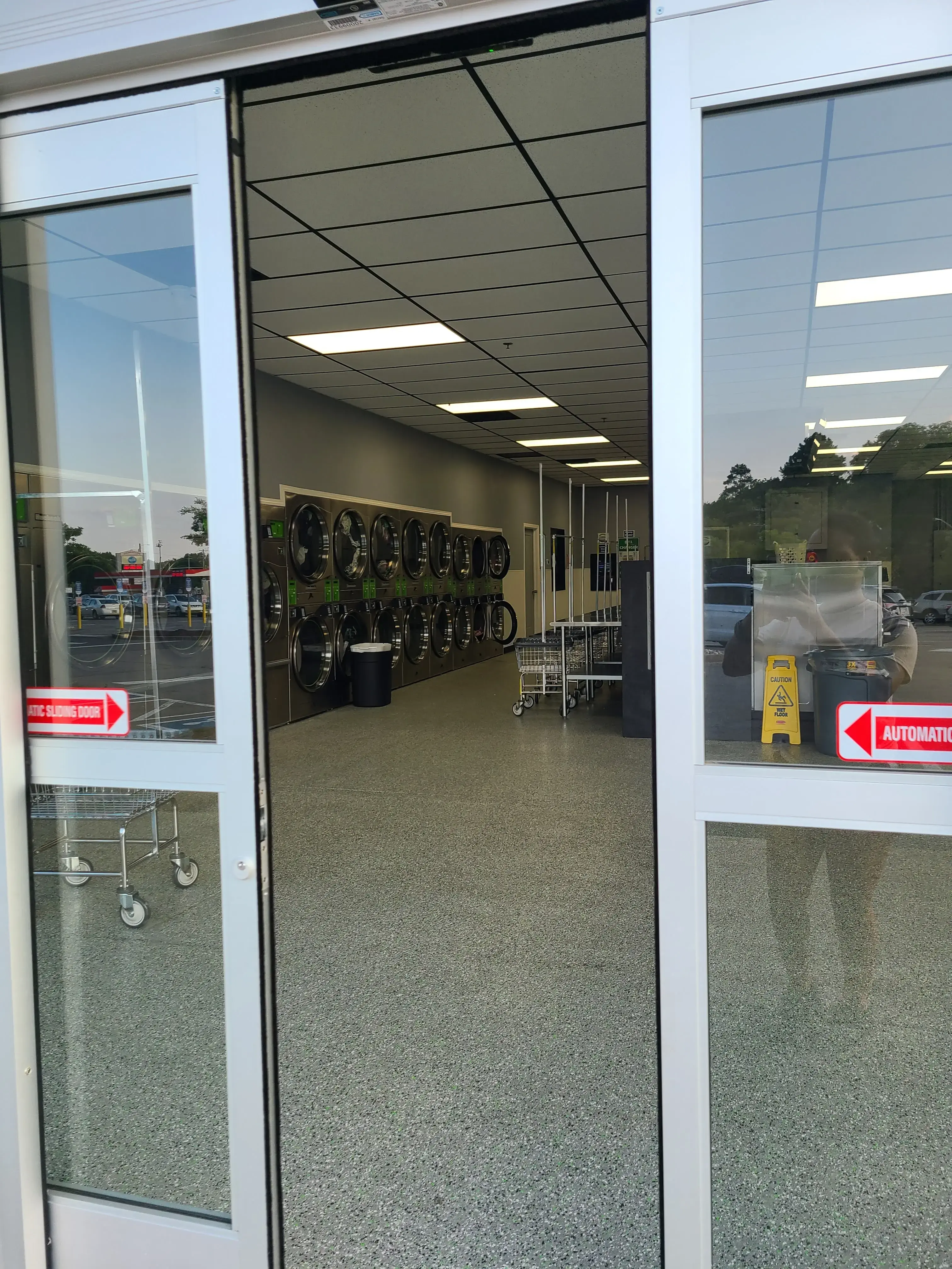 Clean Wash House Laundromat thumbnail 5