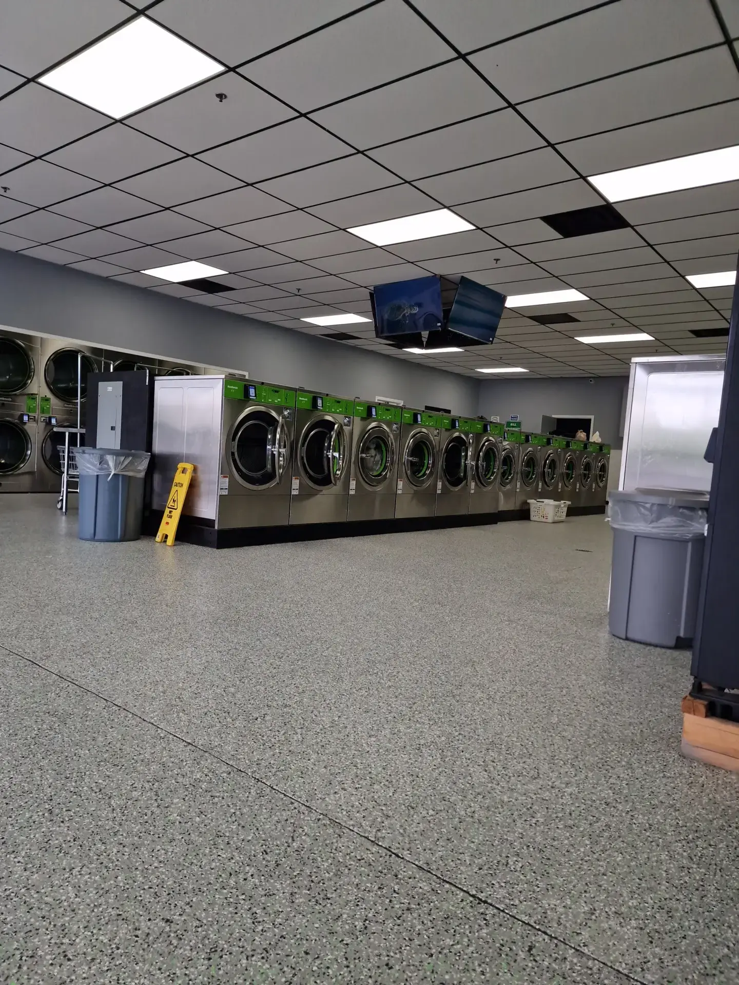 Clean Wash House Laundromat - Image 17