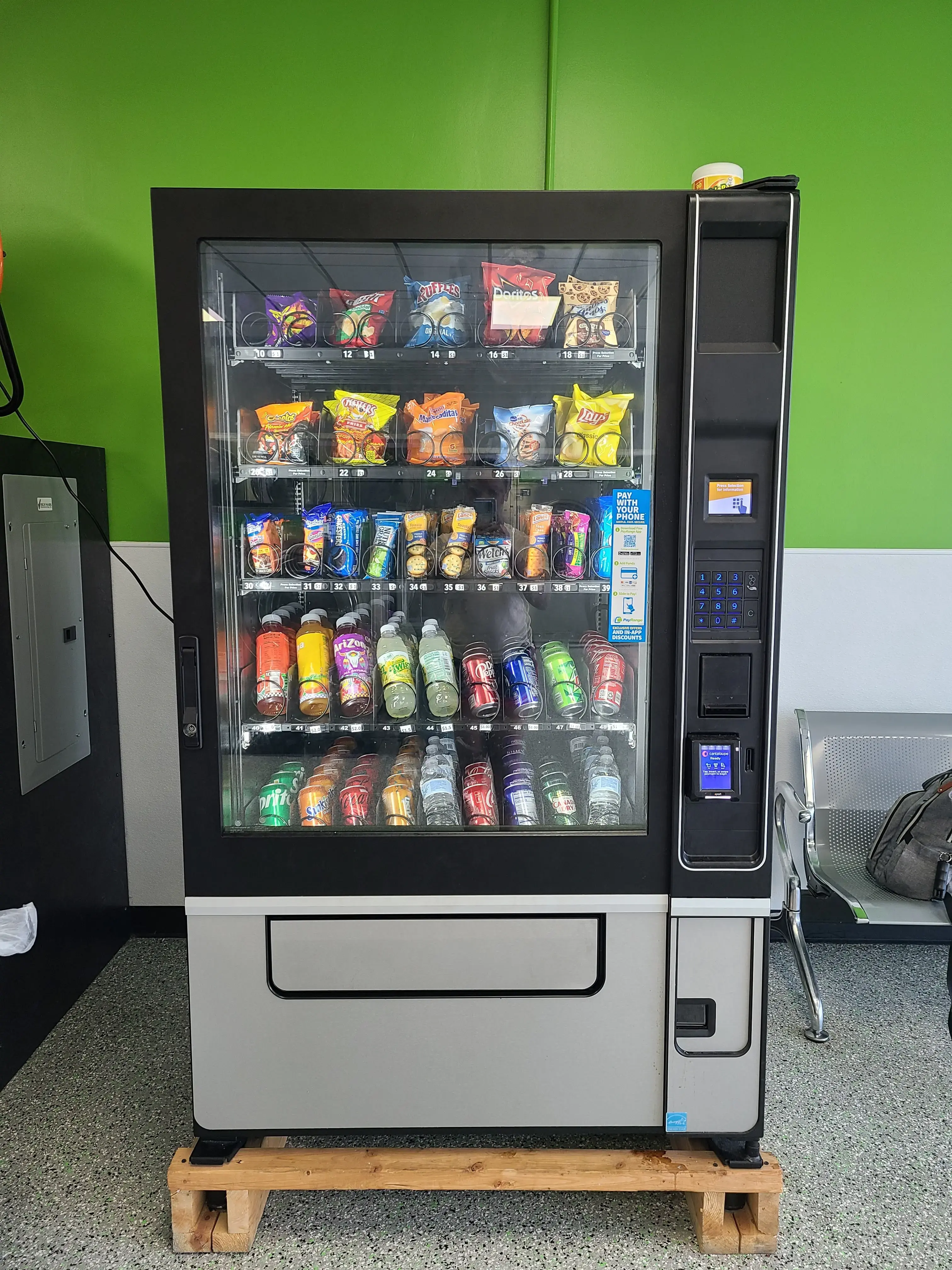 Clean Wash House Laundromat - Image 9