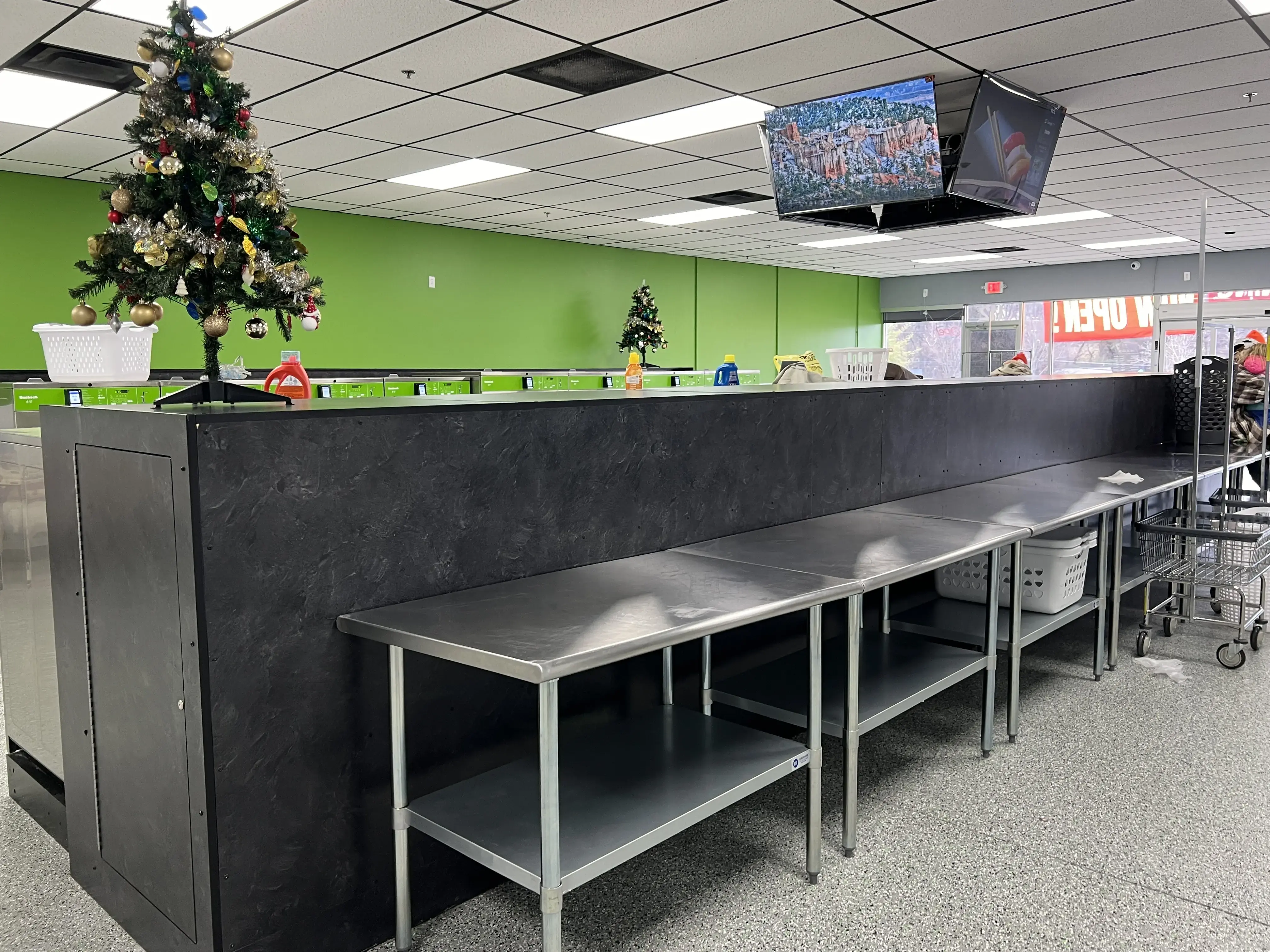 Clean Wash House Laundromat - Image 6