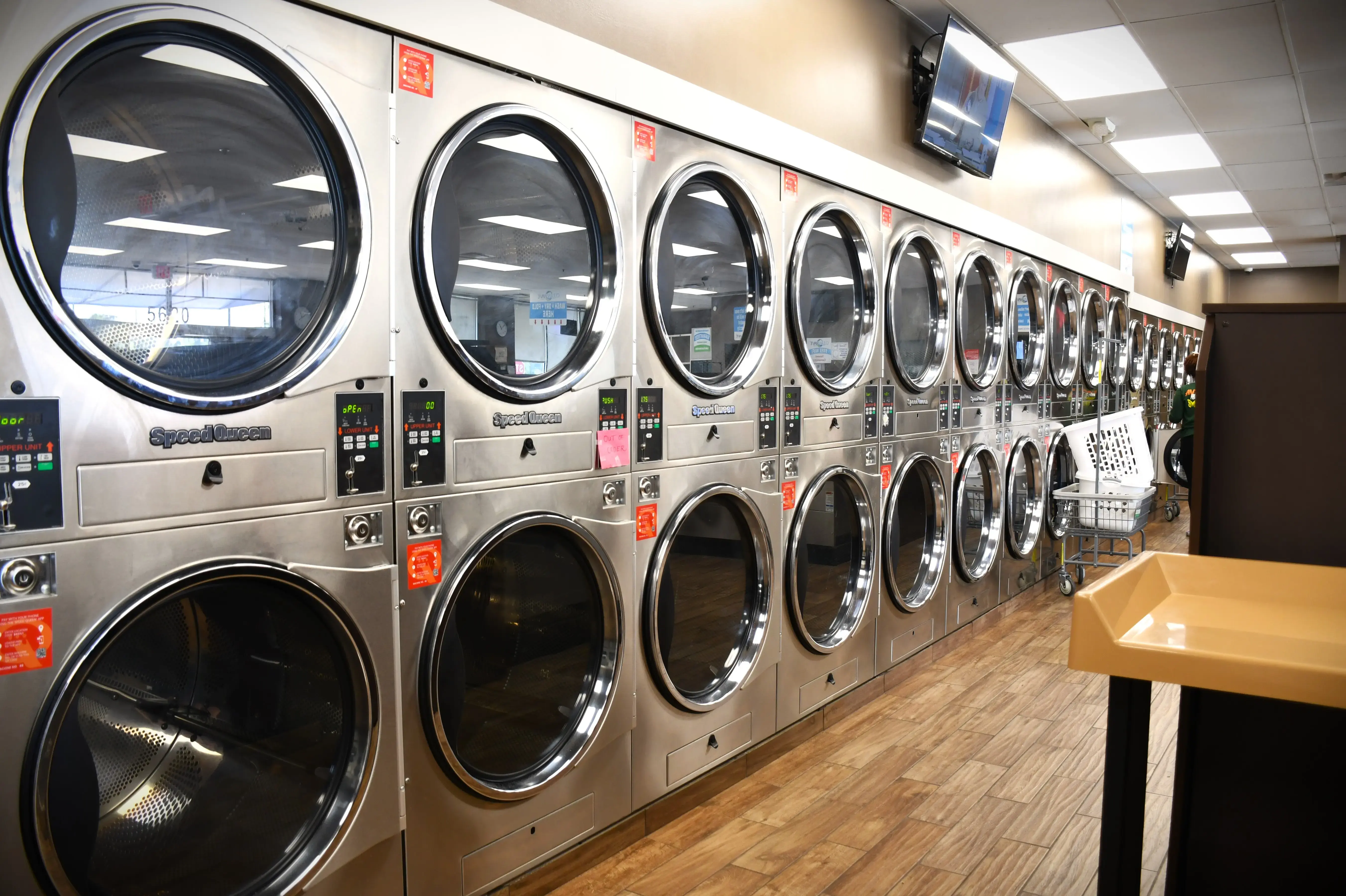 Clean Wave ATL Coin Laundry thumbnail 1