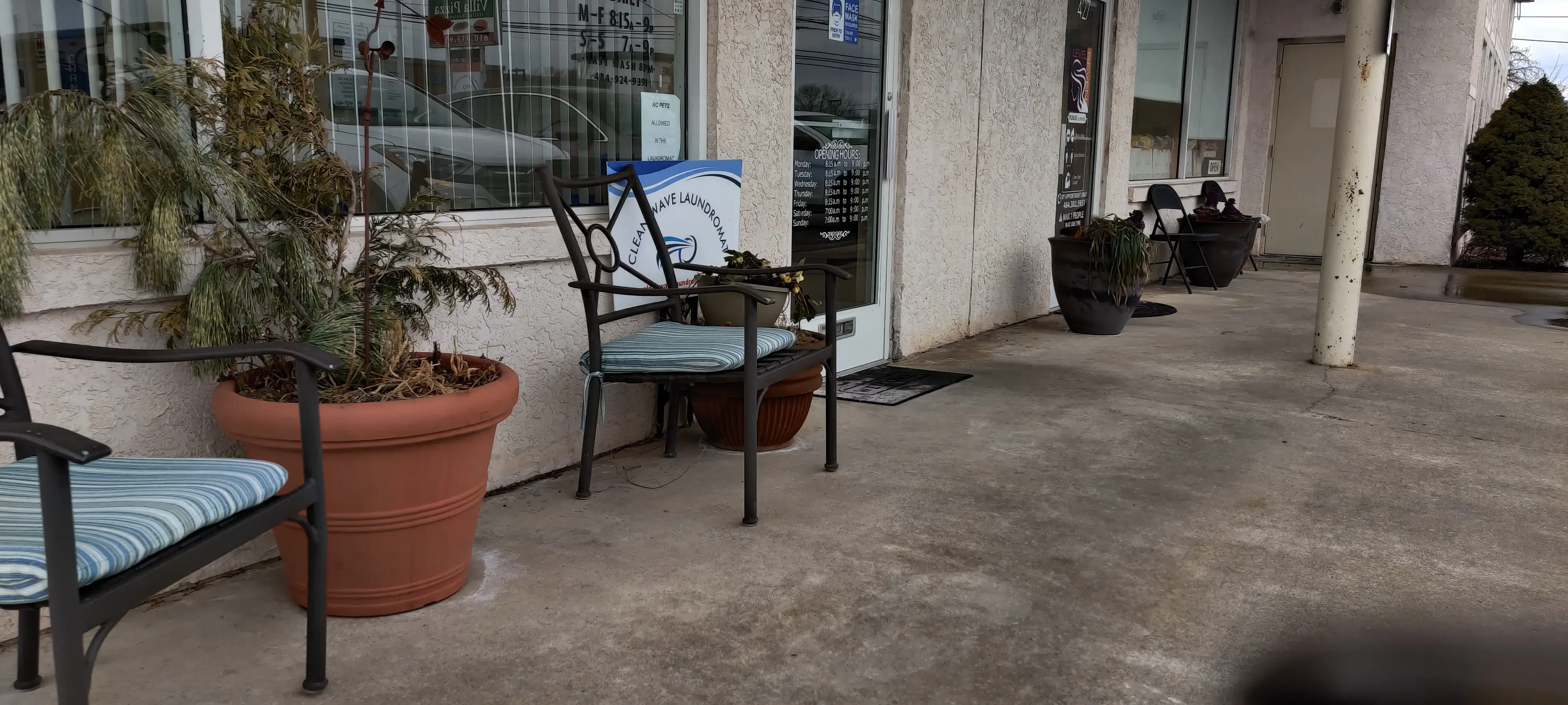 Clean Wave Laundromat - Image 17