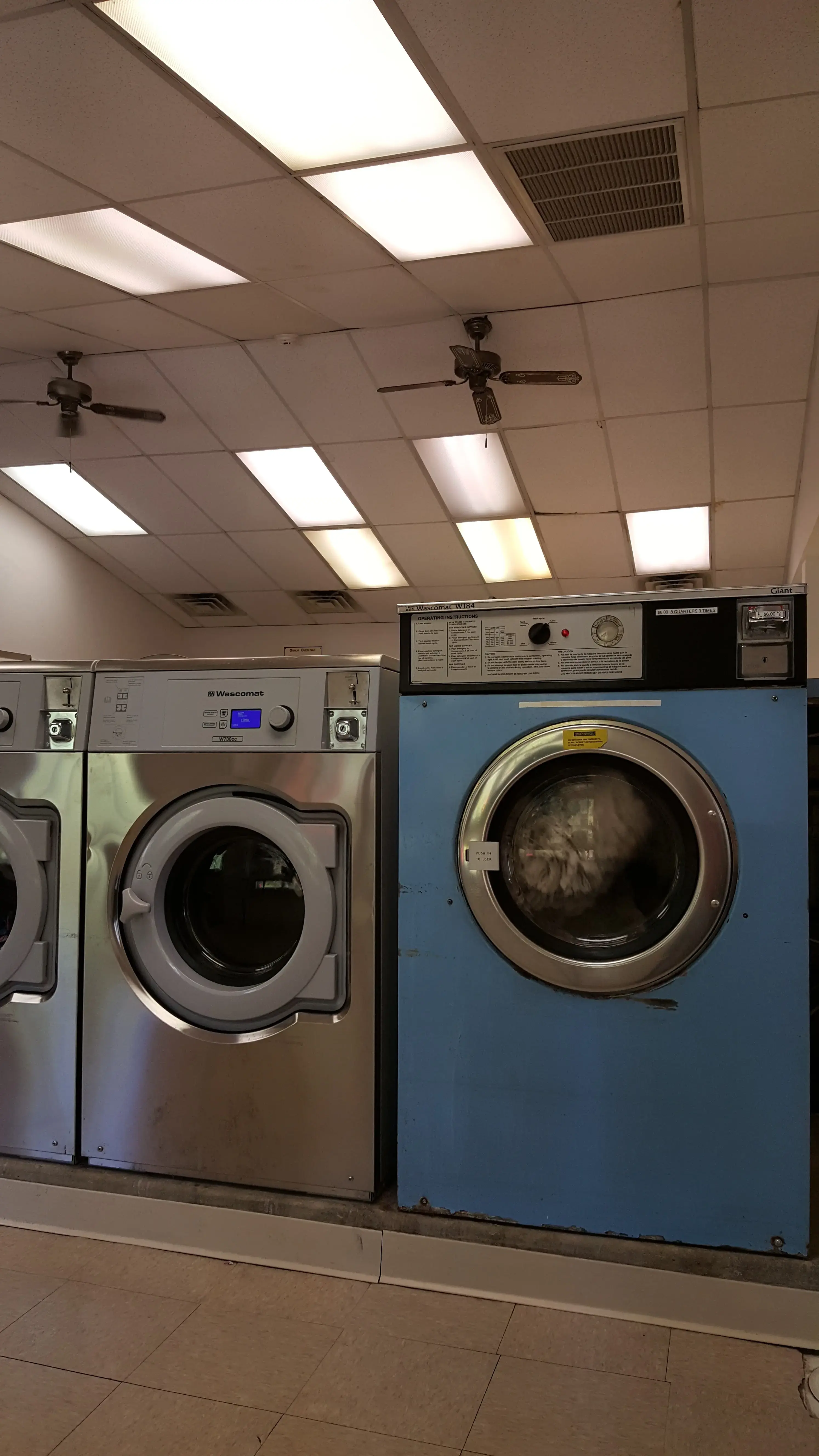 Clean Wave Laundromat - Image 13