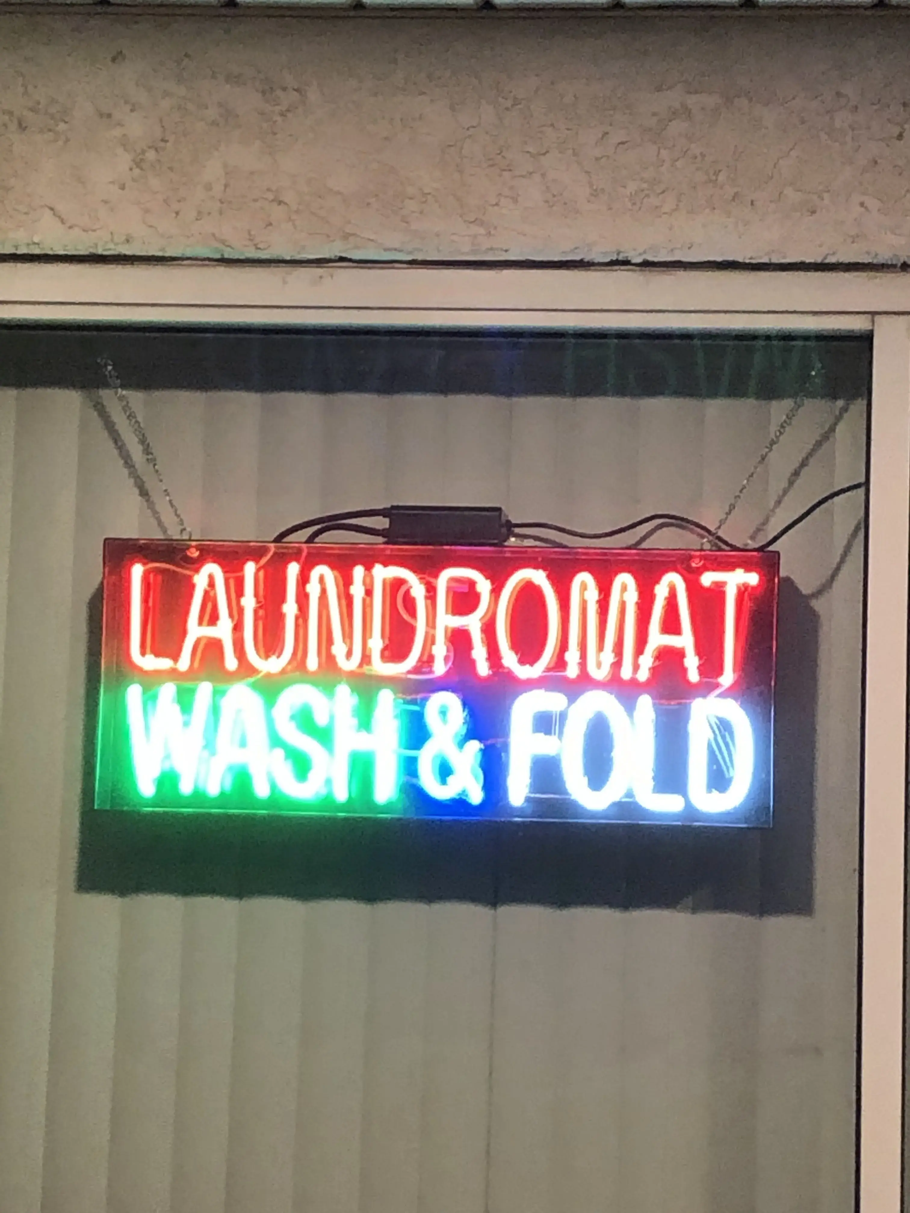 Clean Wave Laundromat thumbnail 9
