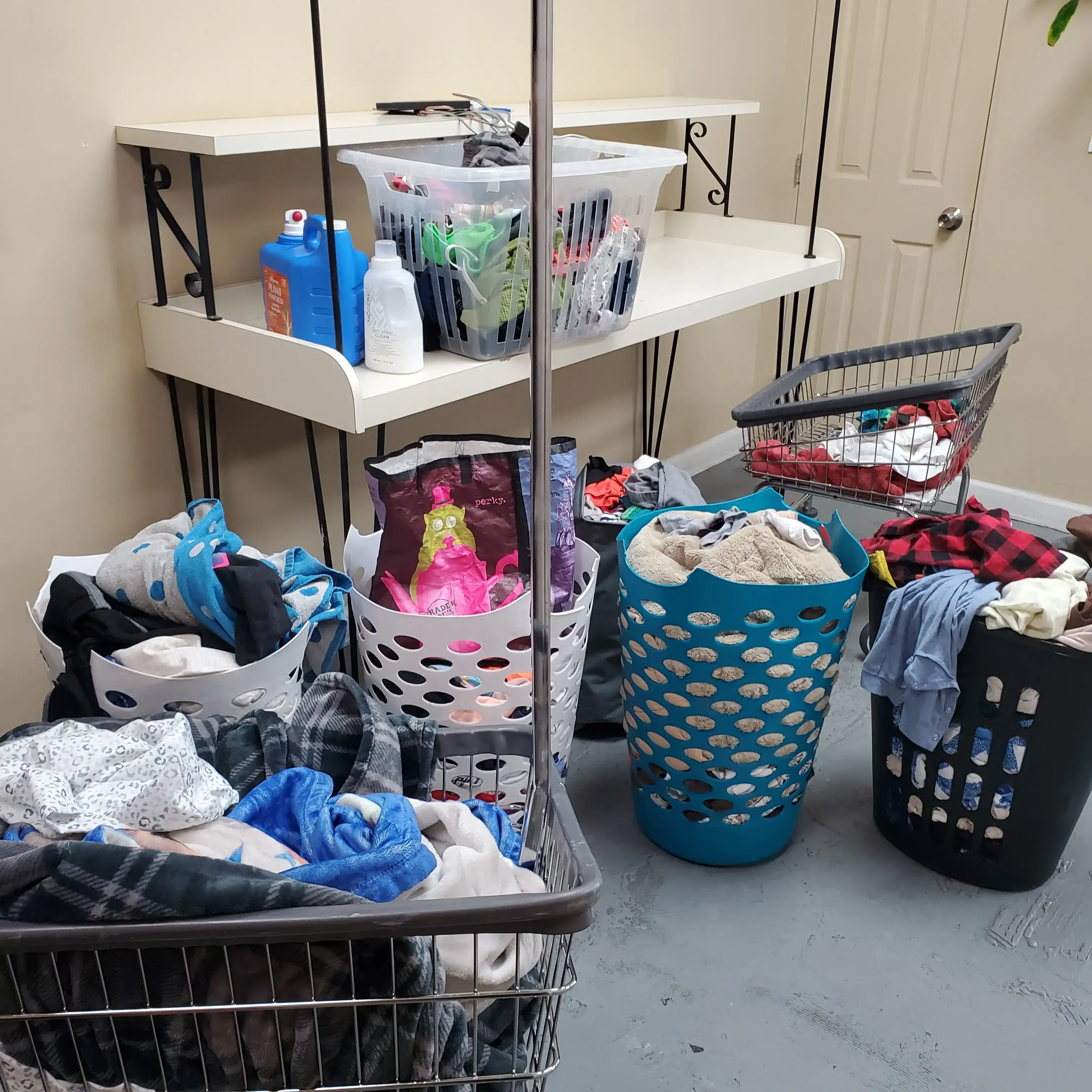 Clean Wave Laundromat - Image 16