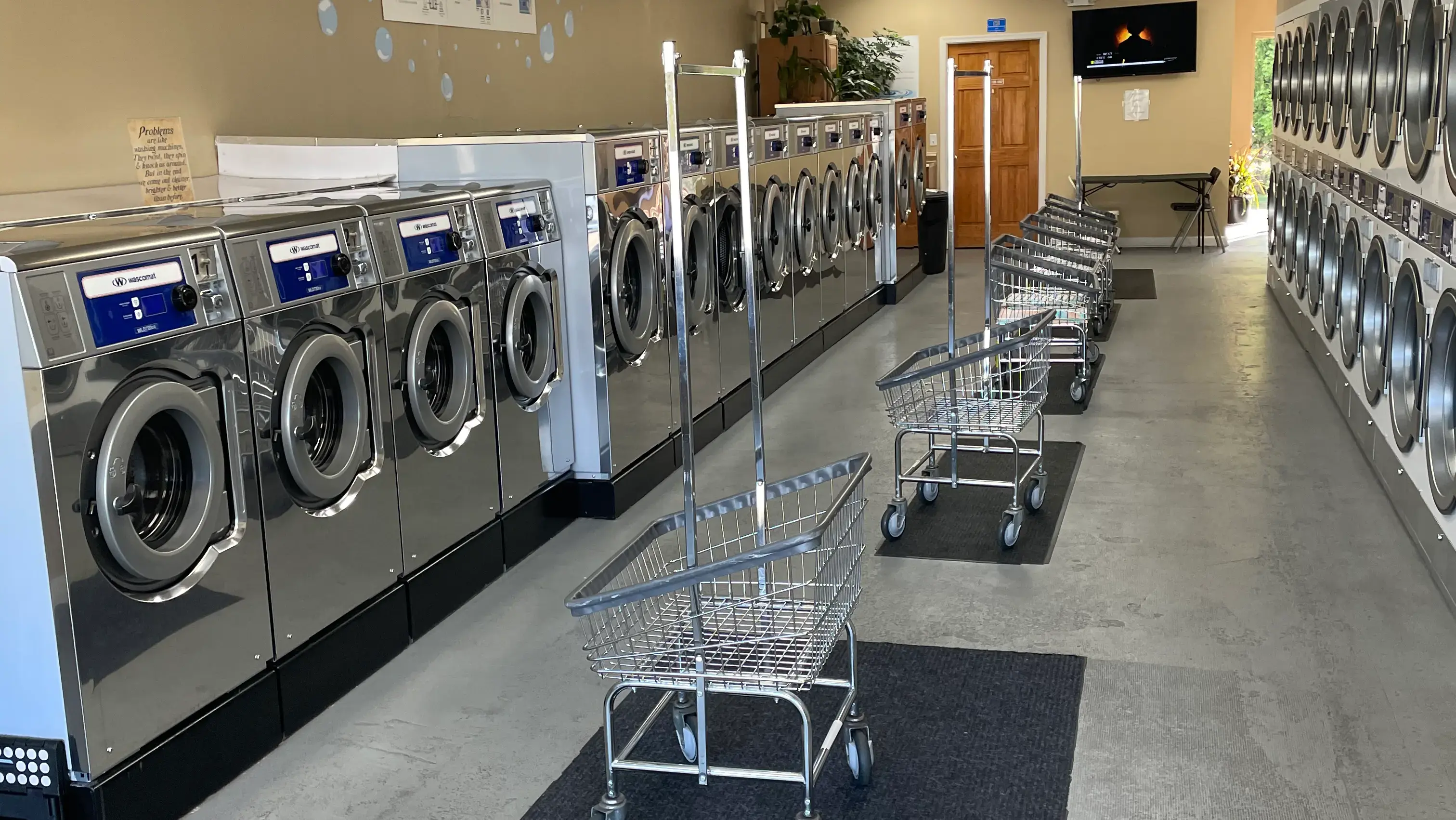 Clean Wave Laundromat thumbnail 1
