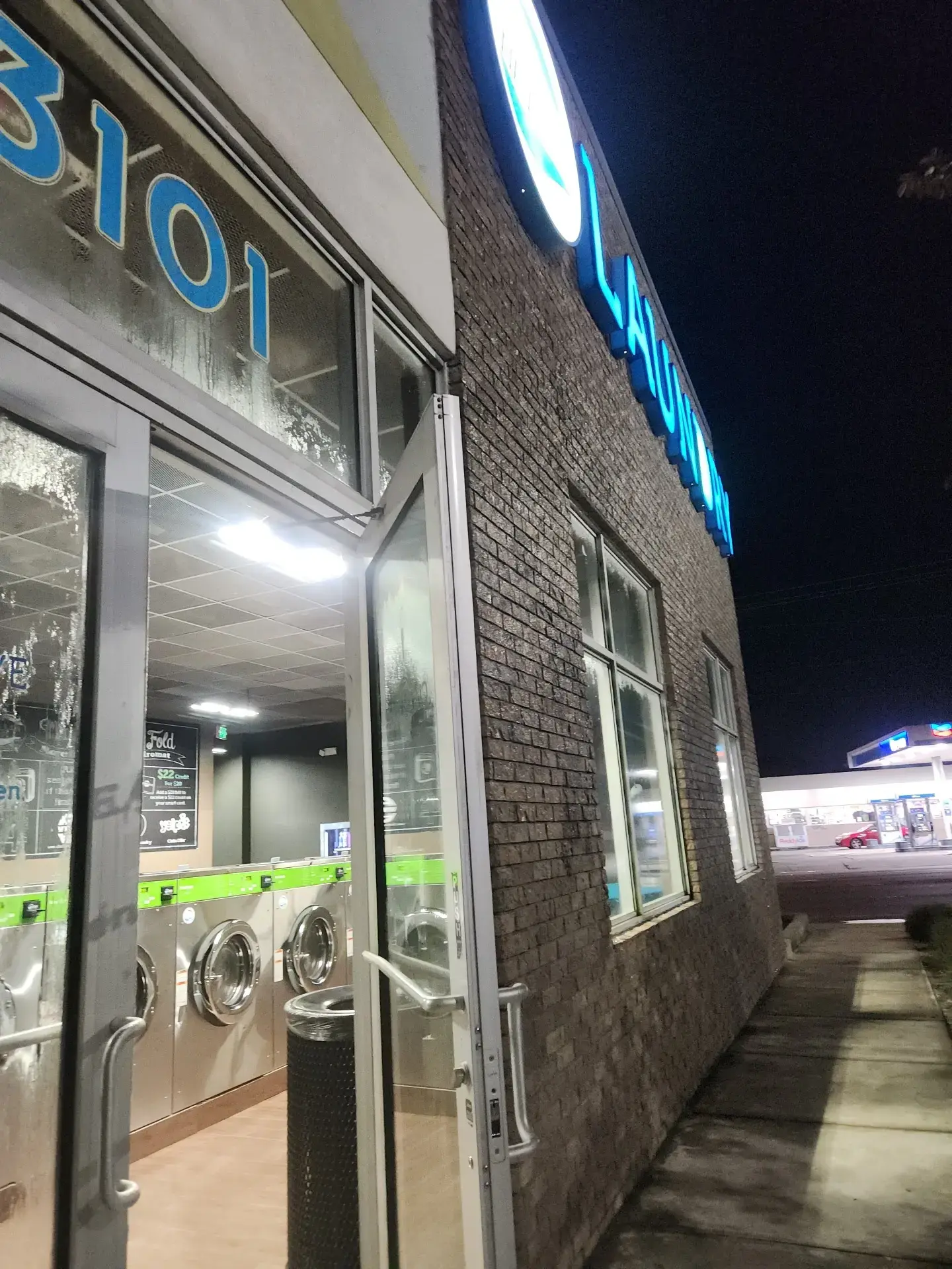 Clean Wave Laundry - Image 13