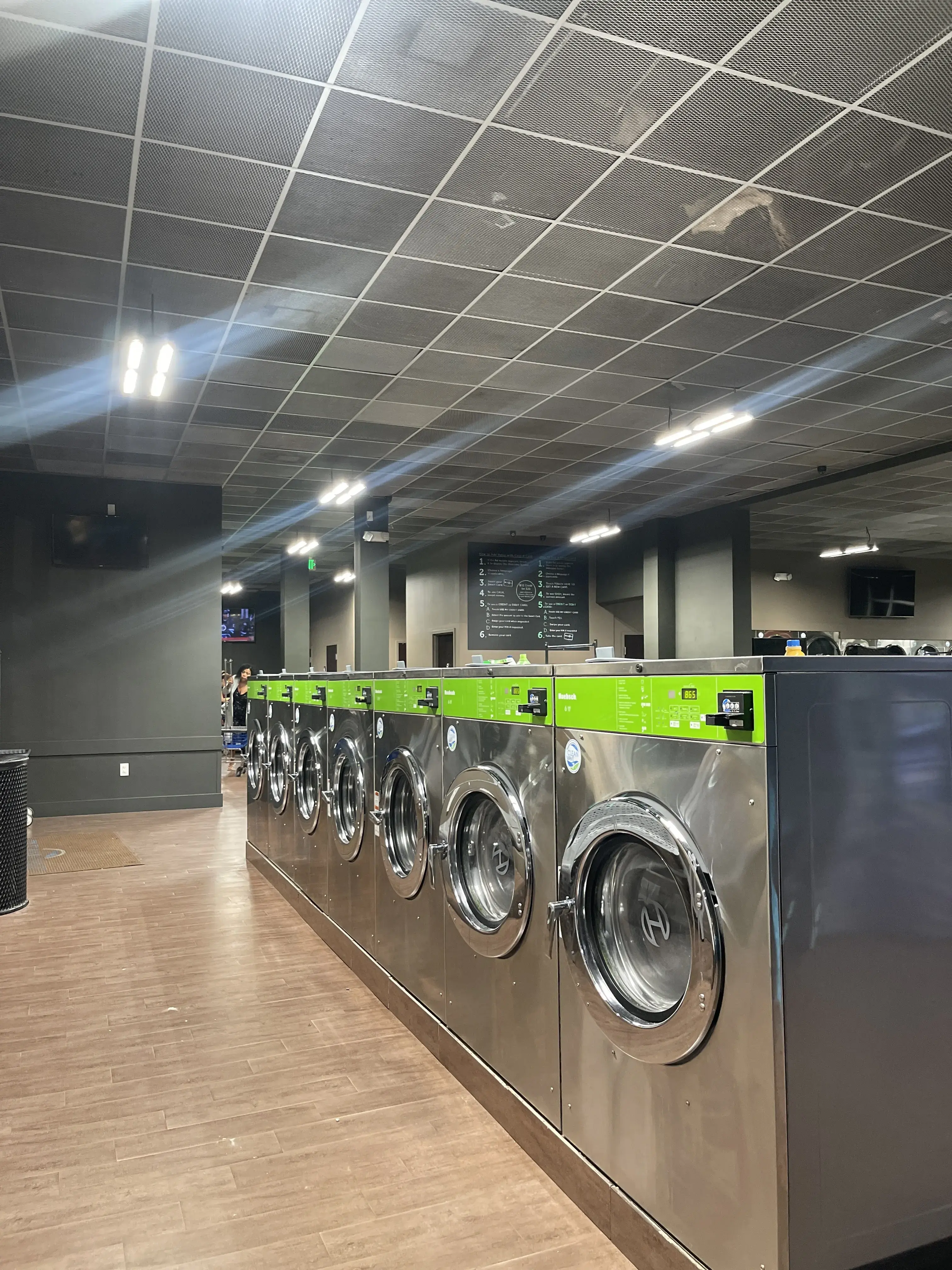 Clean Wave Laundry - Image 2