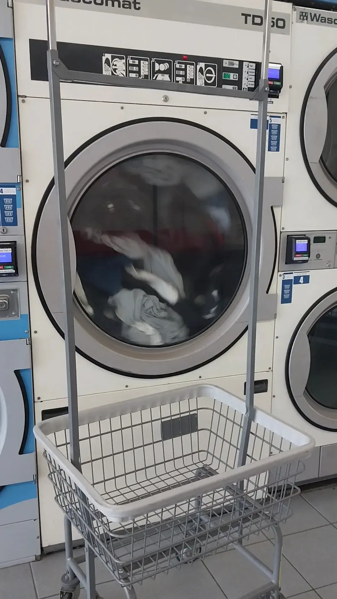 Clean Waves Laundry - Image 19