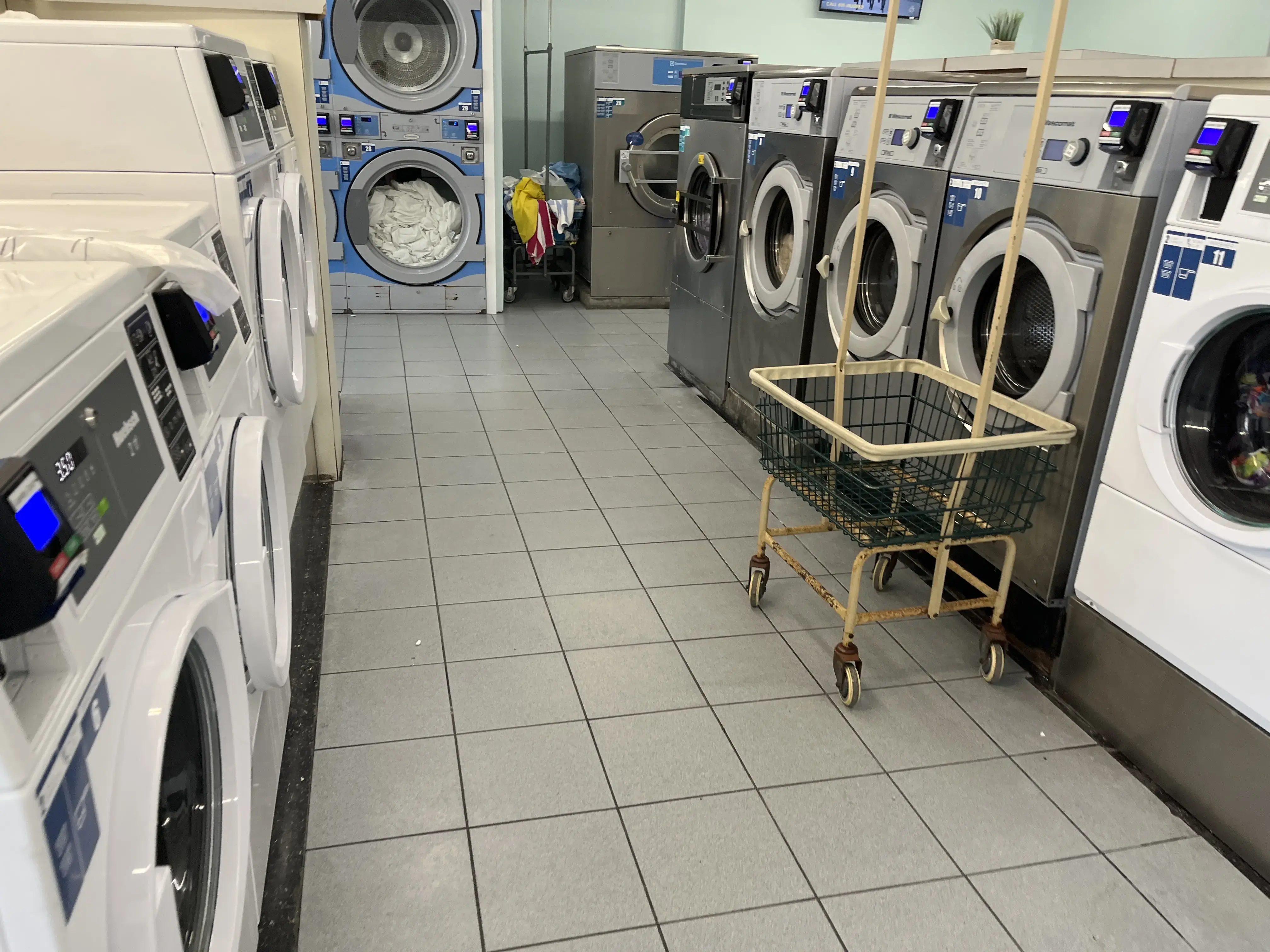 Clean Waves Laundry thumbnail 1