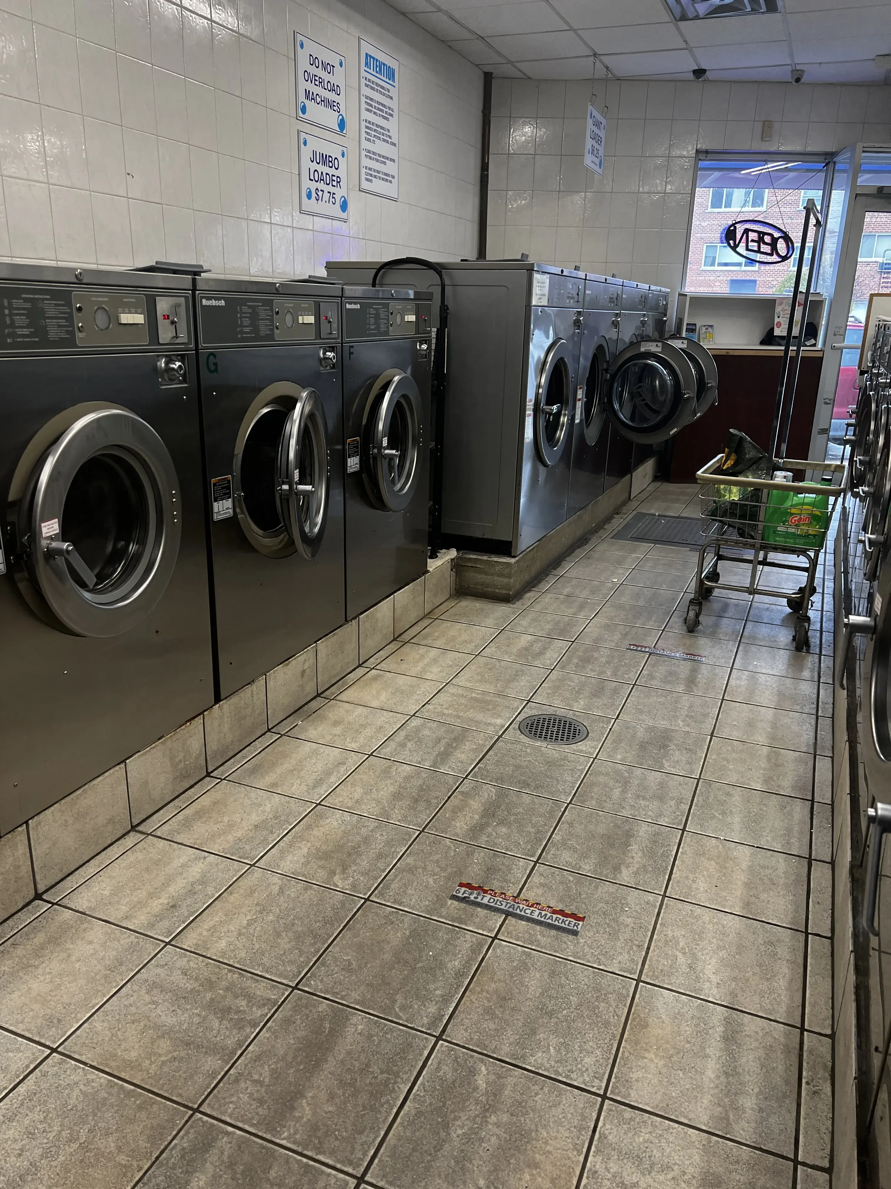 Clean Xpress Laundromat - Image 4