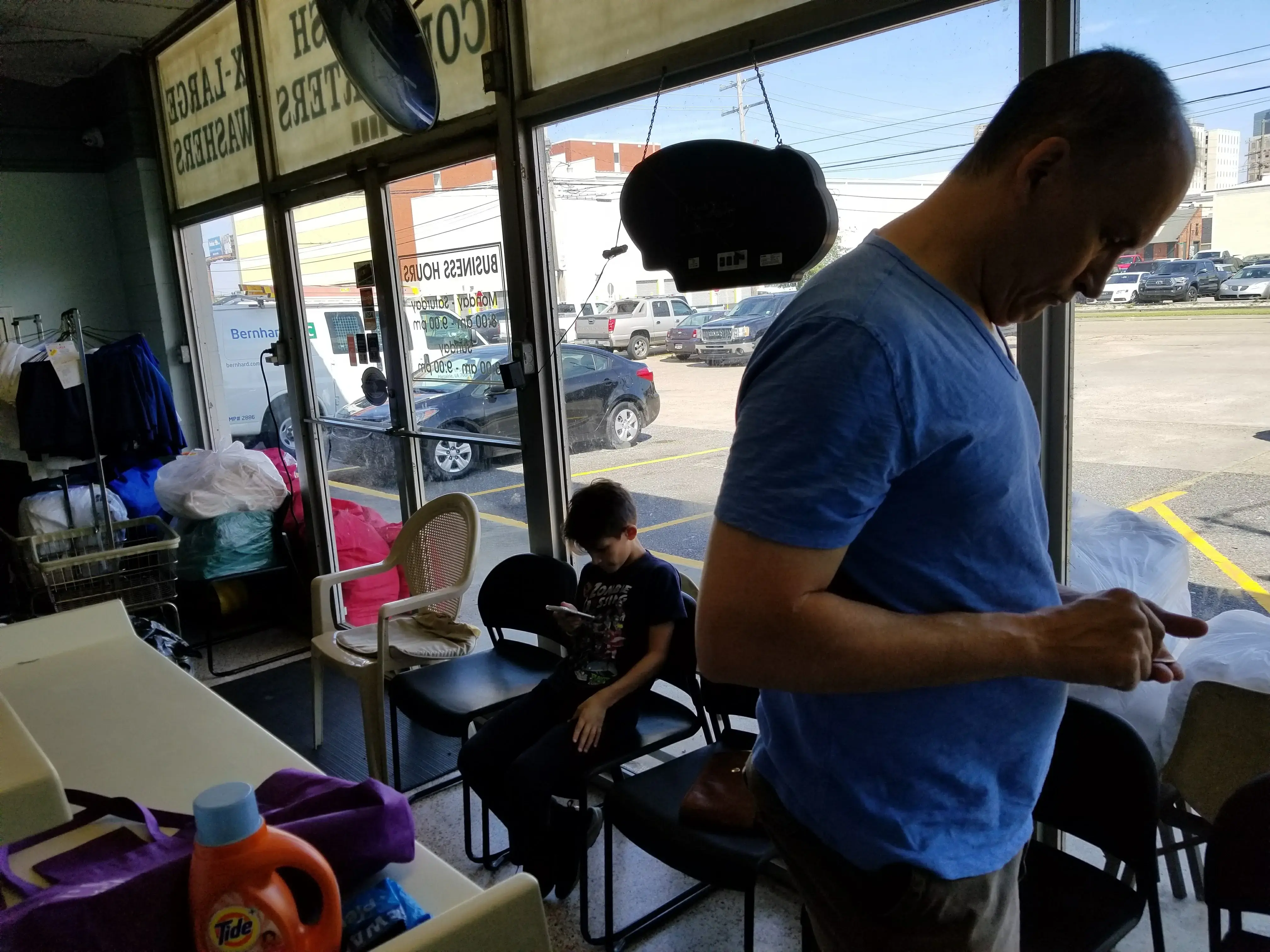 Cleanerama Dry Cleaners & Laundromat thumbnail 9
