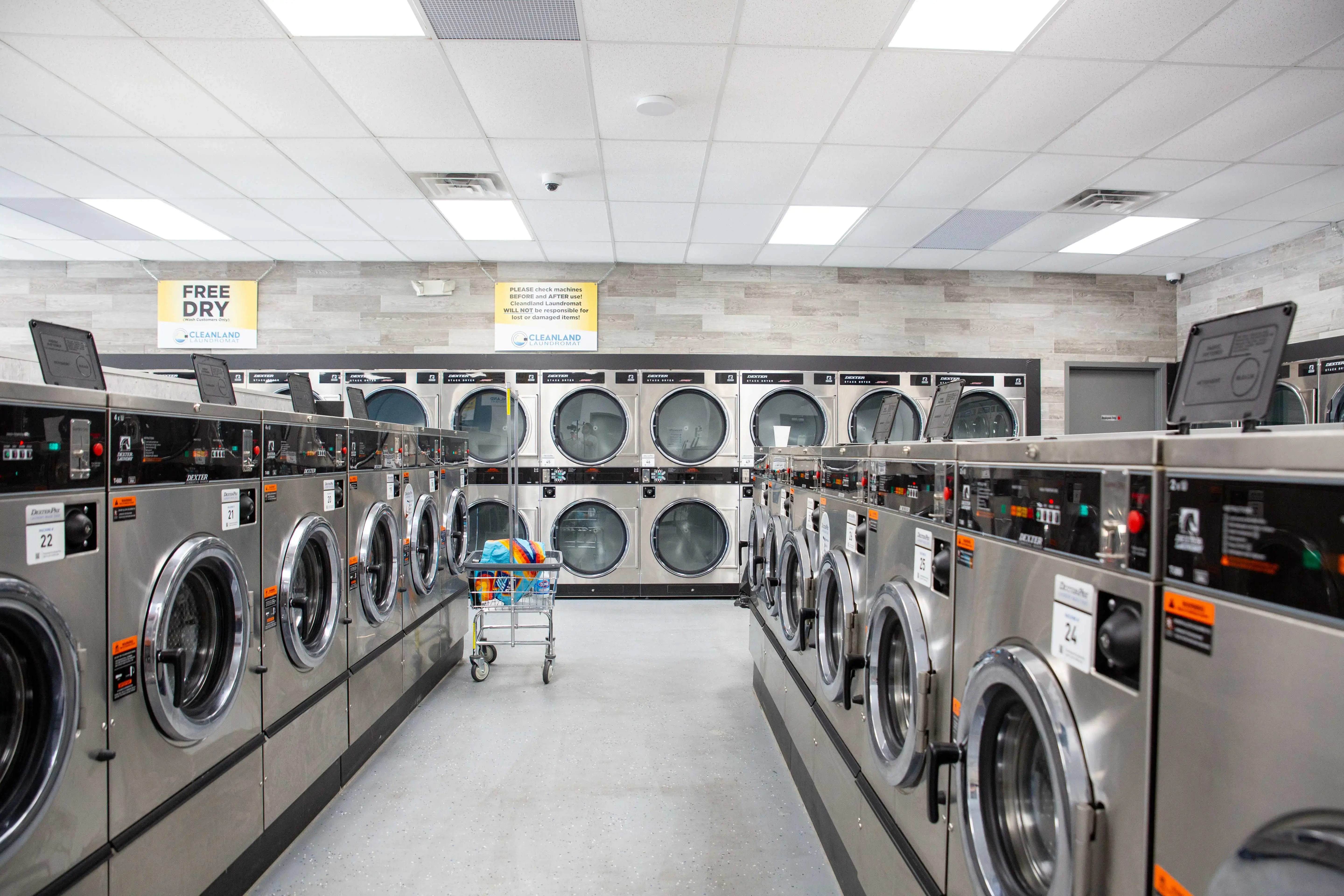 Cleanland Laundromat - Image 2