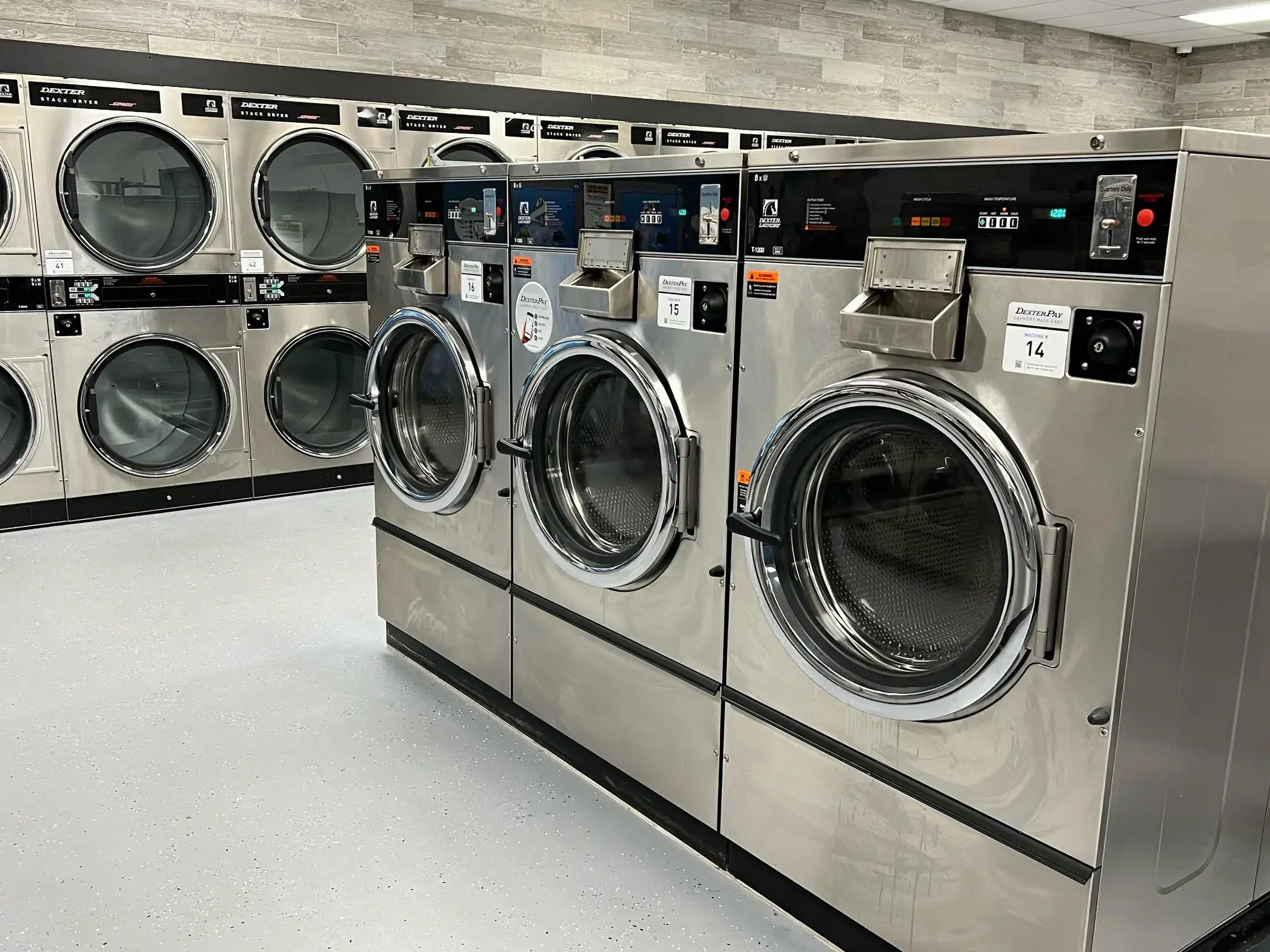 Cleanland Laundromat - Image 14