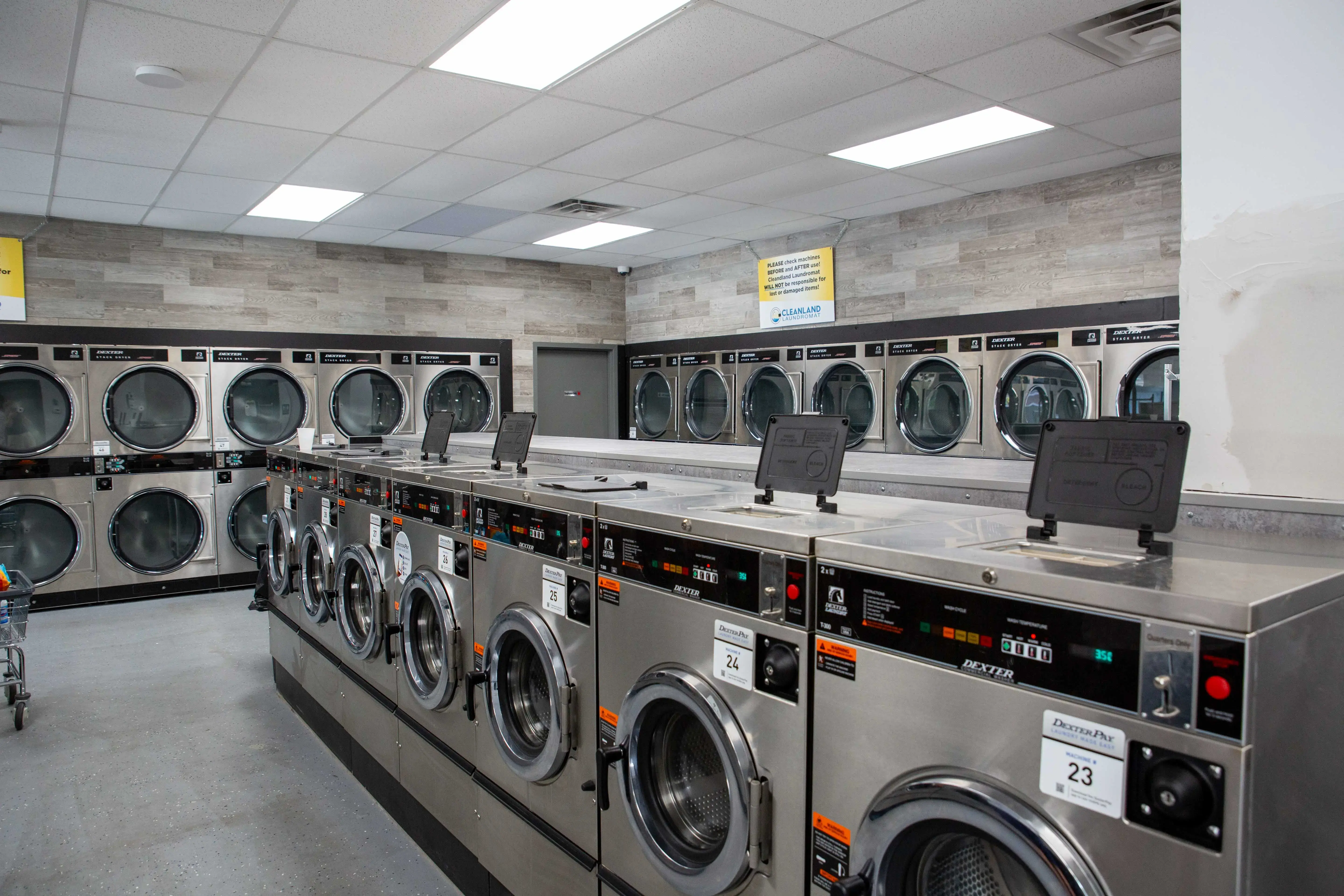 Cleanland Laundromat - Image 20