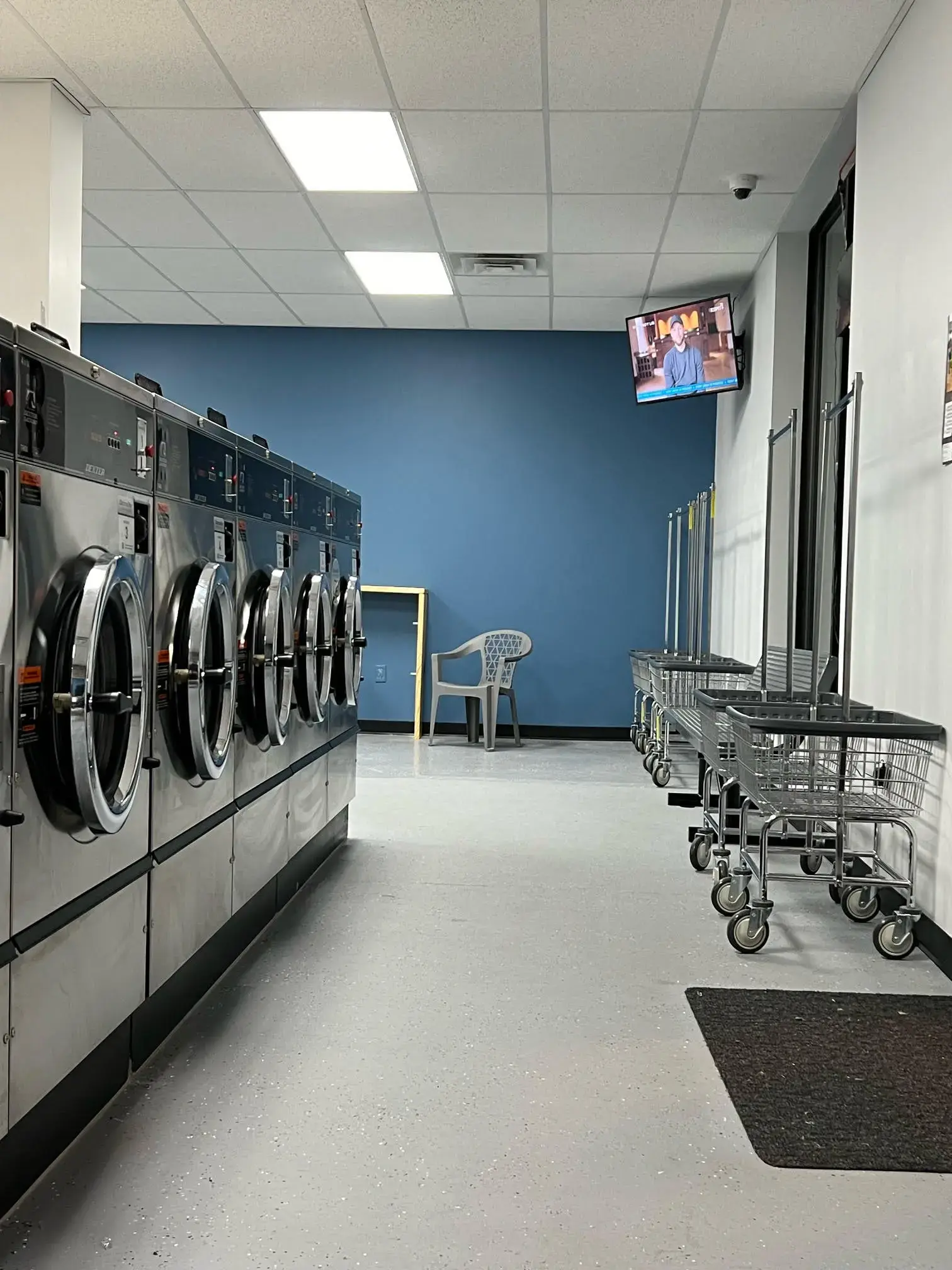 Cleanland Laundromat - Image 13