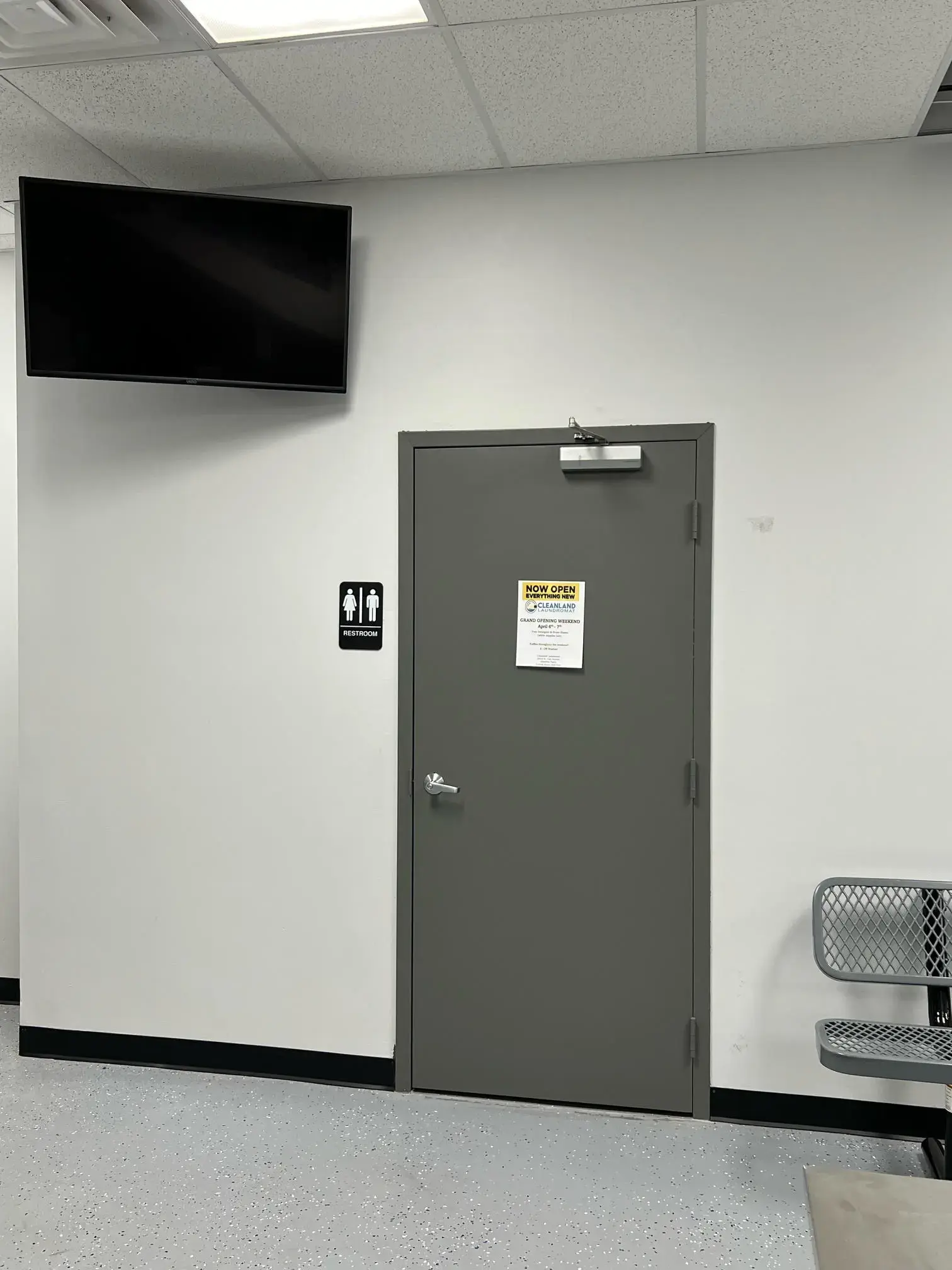 Cleanland Laundromat - Image 6