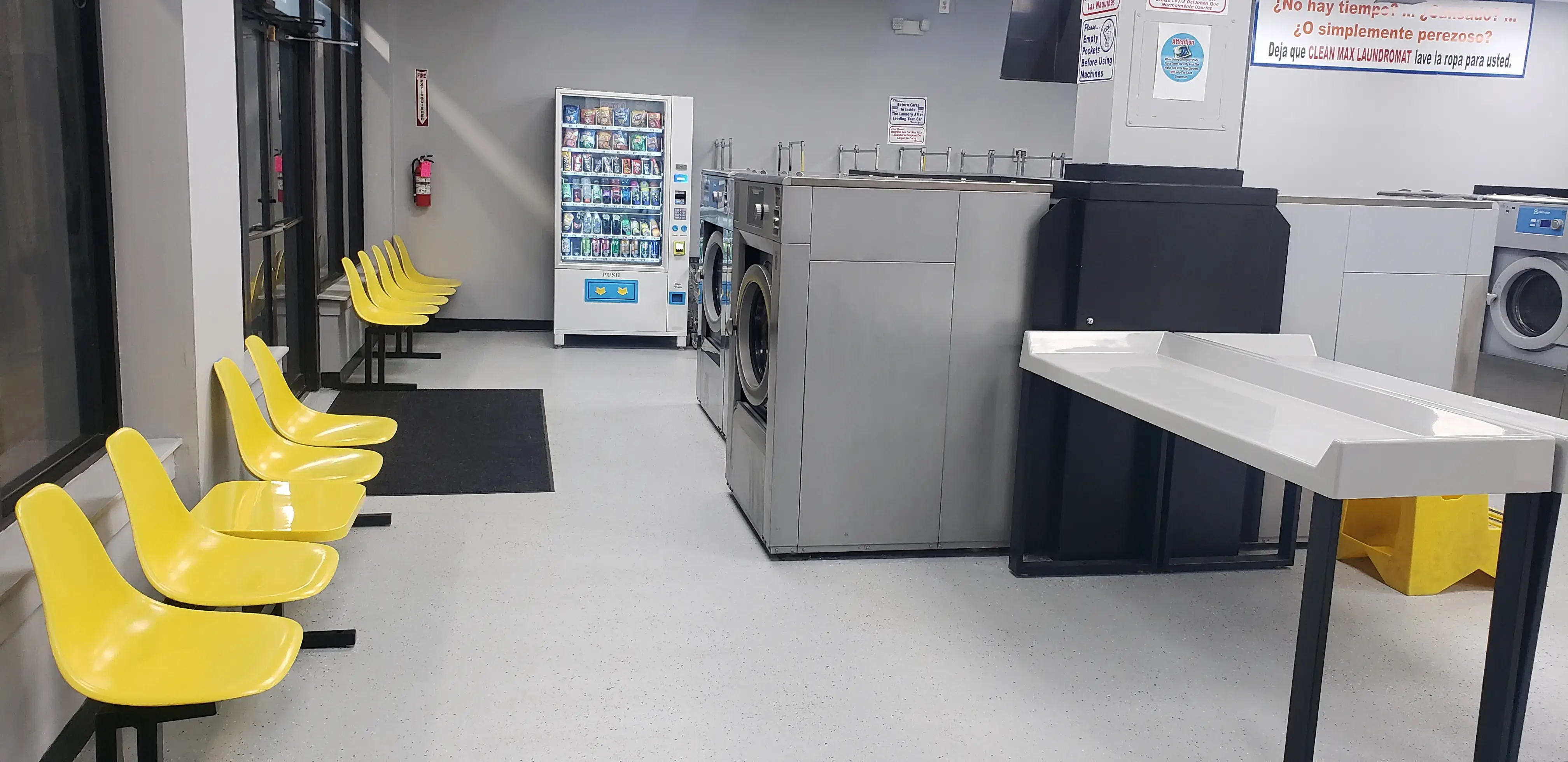 CleanMAX Laundromat - Image 12