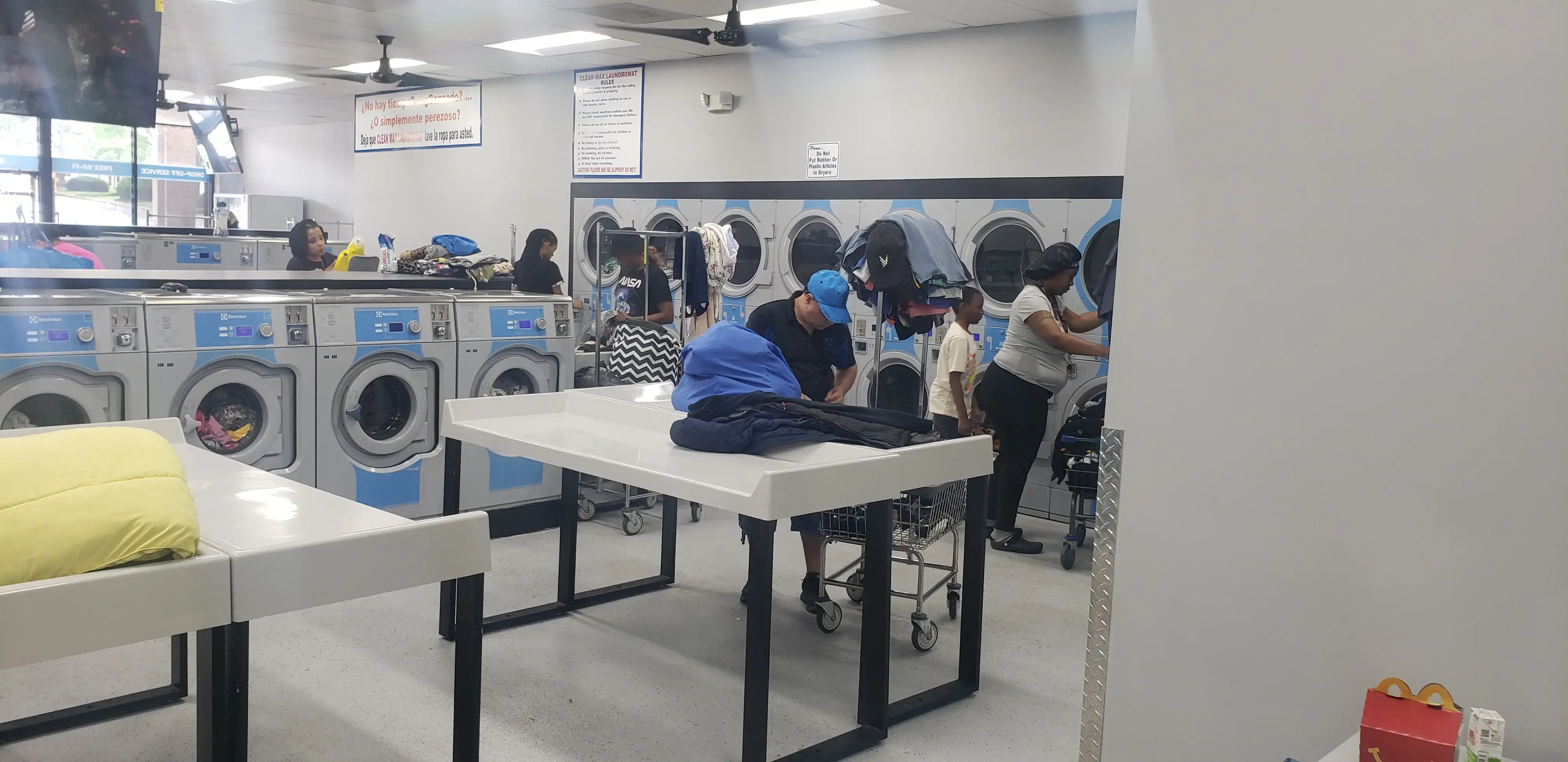 CleanMAX Laundromat - Image 20