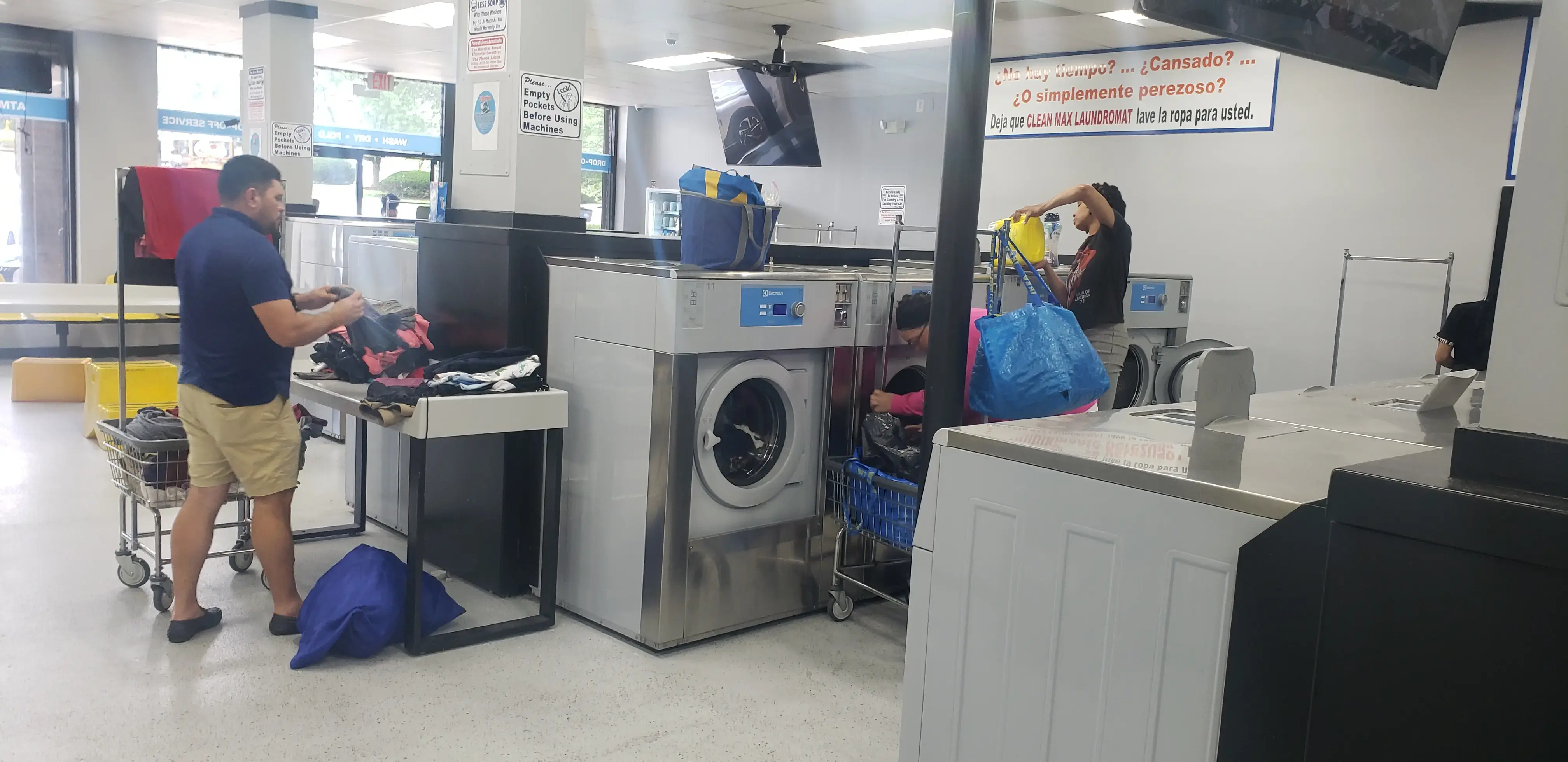CleanMAX Laundromat - Image 13
