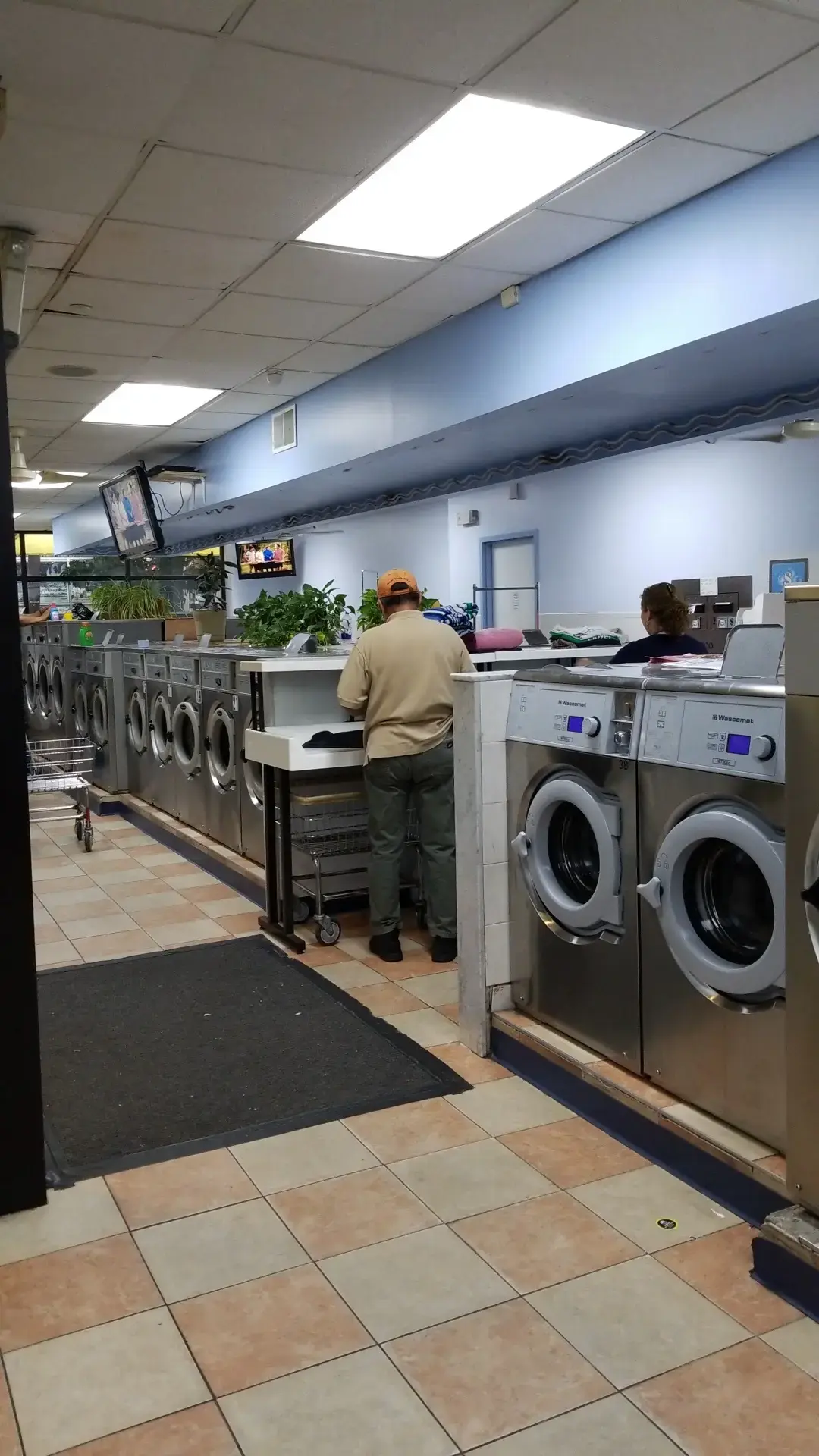 CLEANNBRIGHT LAUNDROMAT 2409 BERGENLINE AVE thumbnail 5