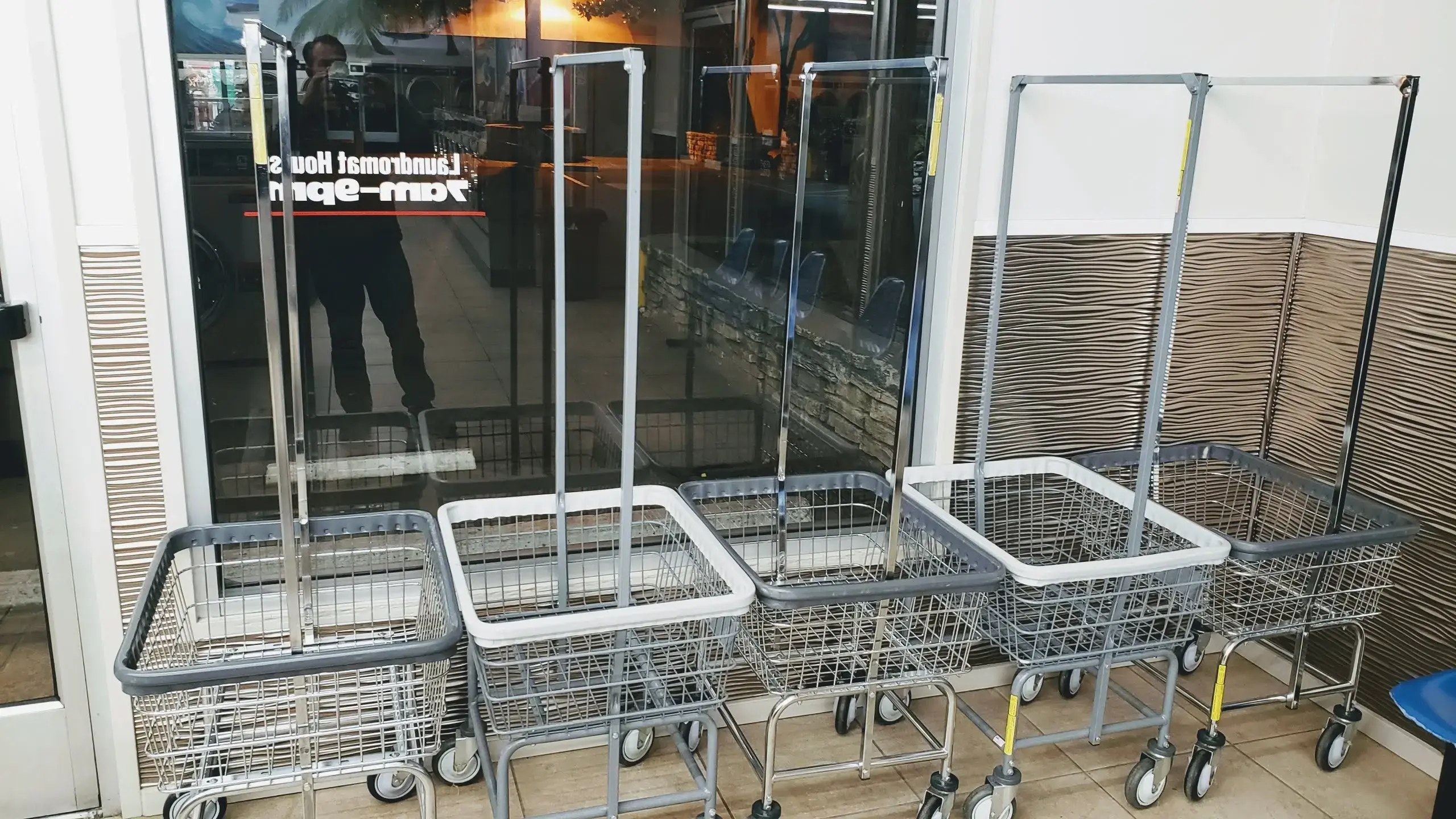 CleanStyle Laundry Lounge - Image 4