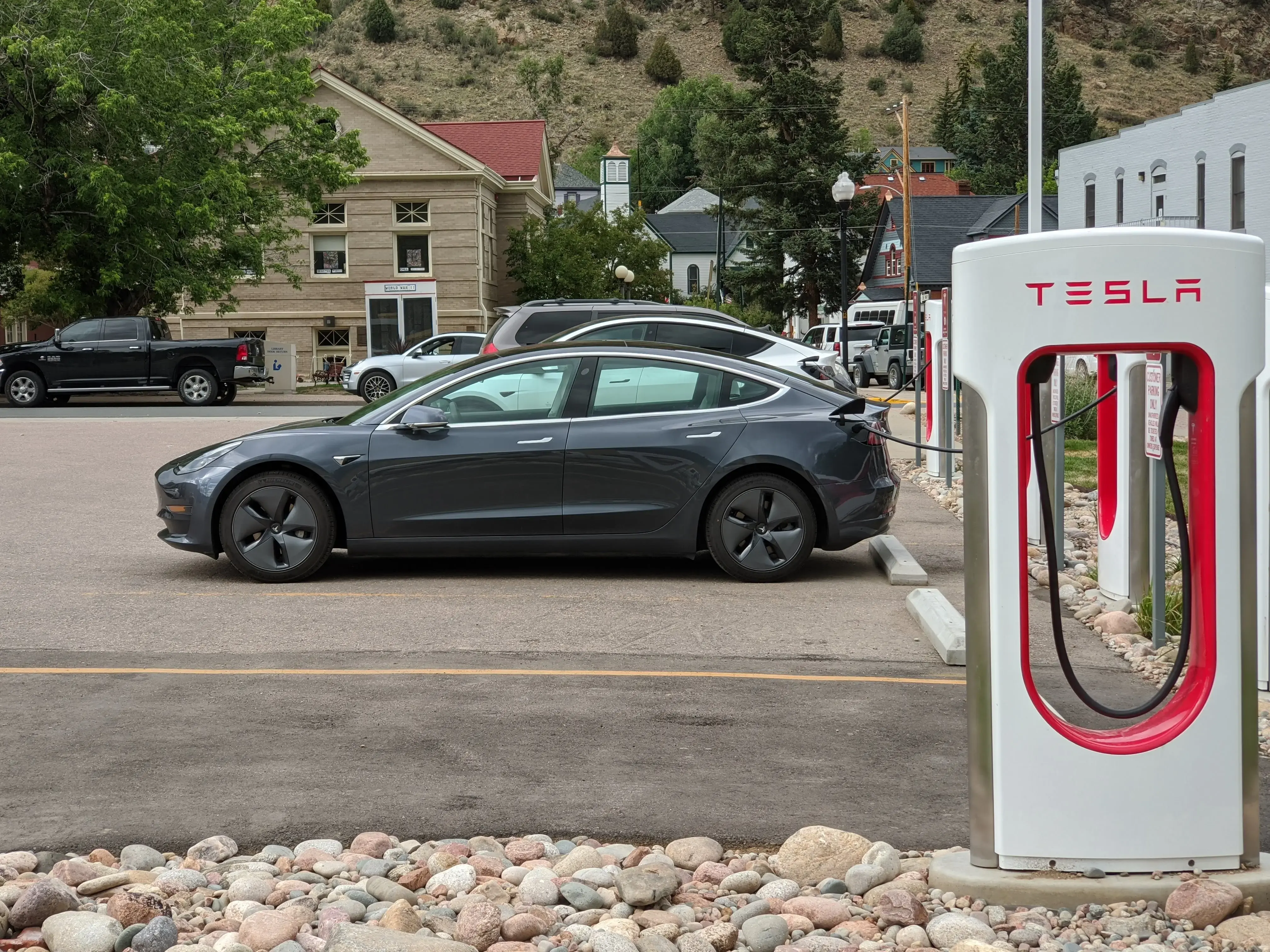 Clear Creek Laundromat thumbnail 3