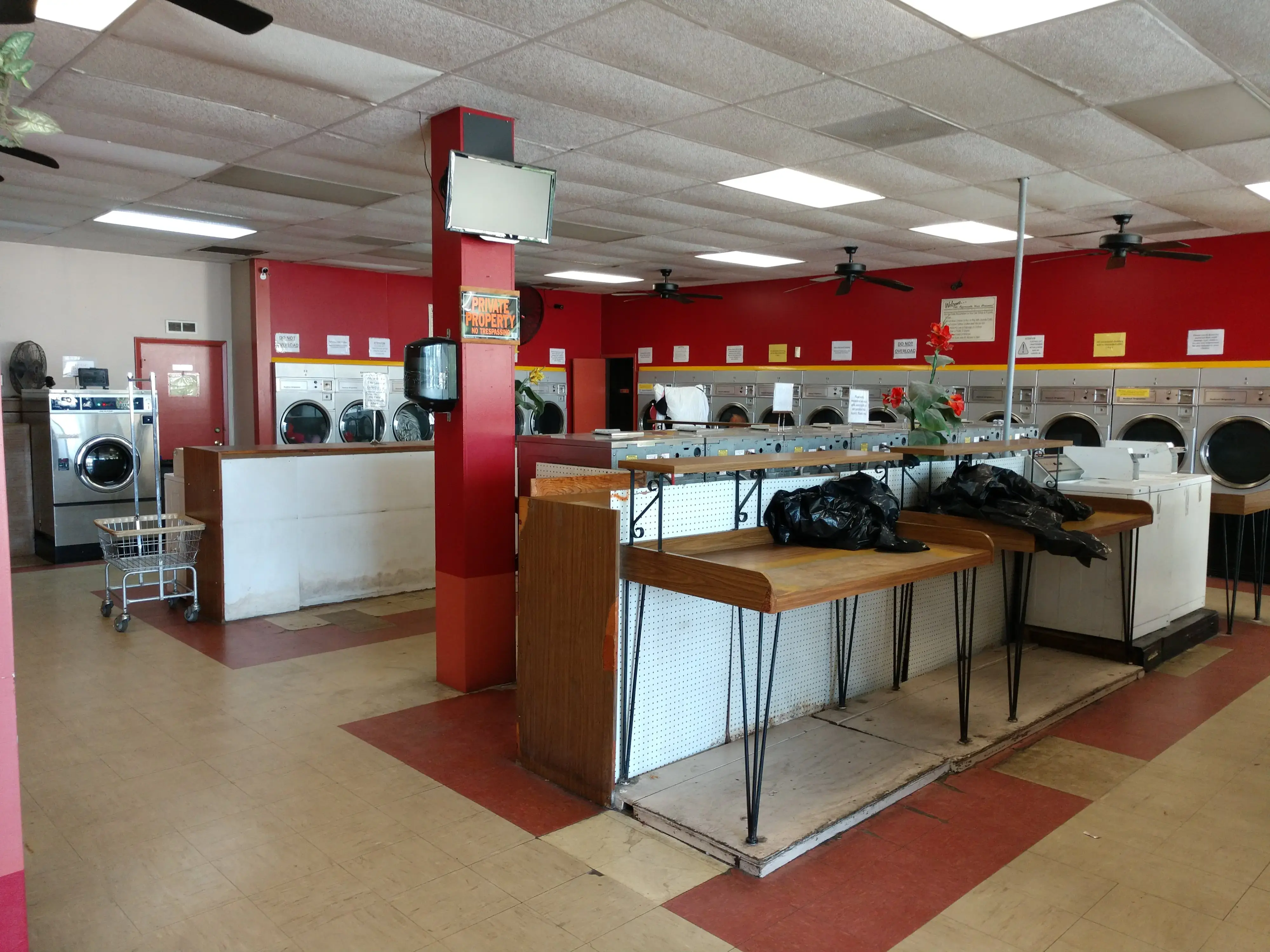 Clearlake Laundry thumbnail 3