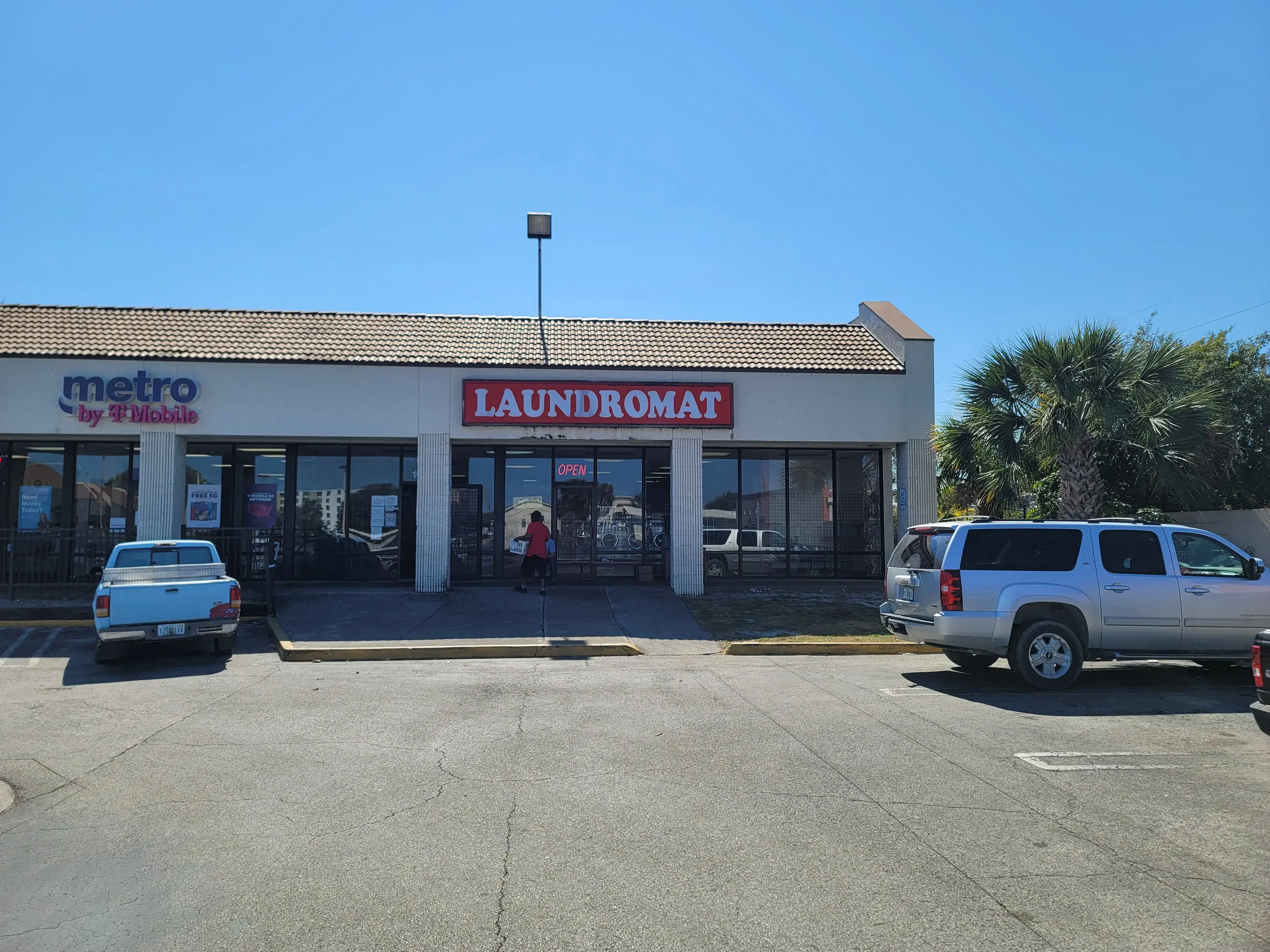 Clearlake Laundry - Image 12