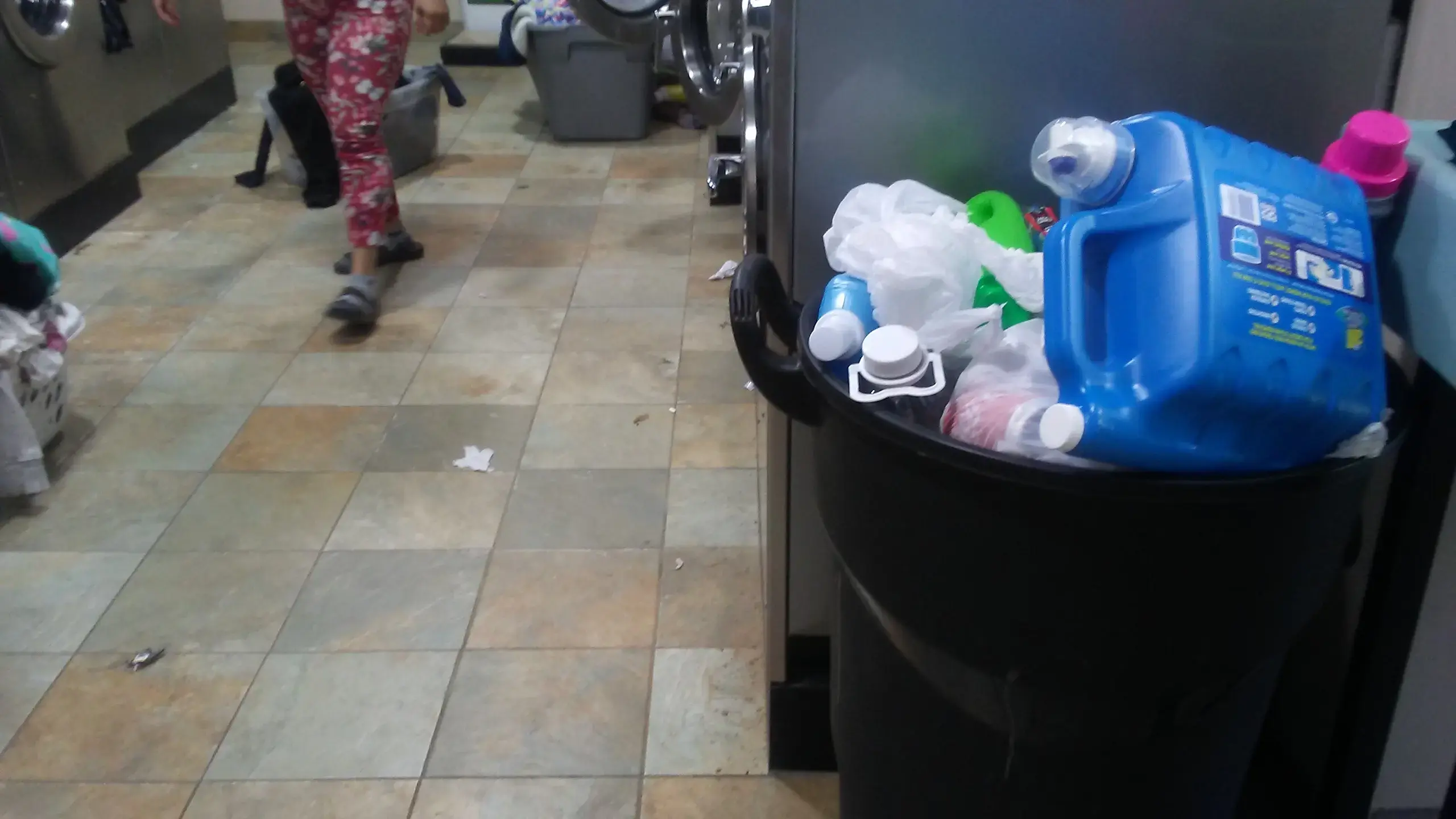 Cleveland Market Laundromat - Image 15
