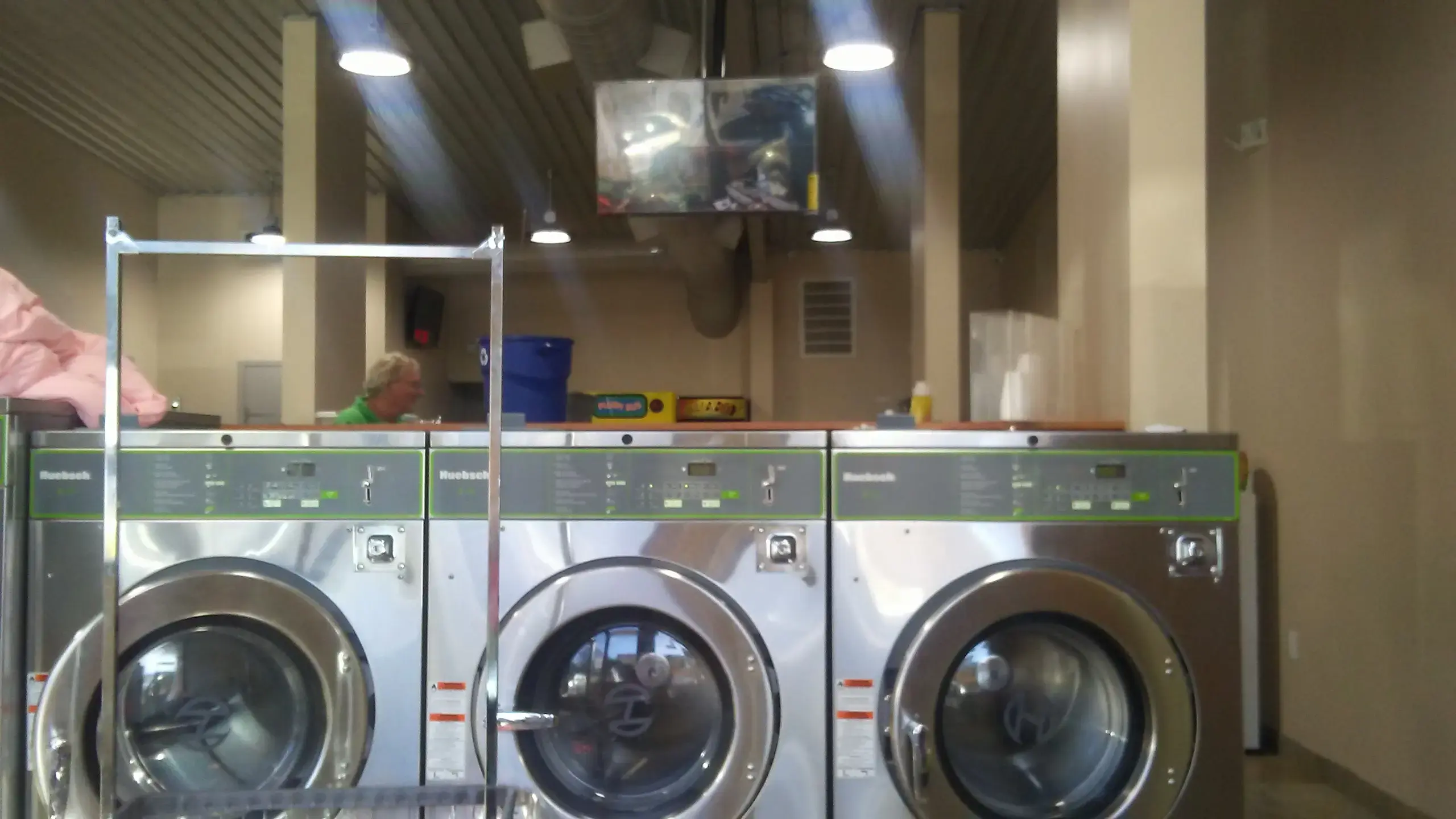 Cleveland Market Laundromat - Image 20