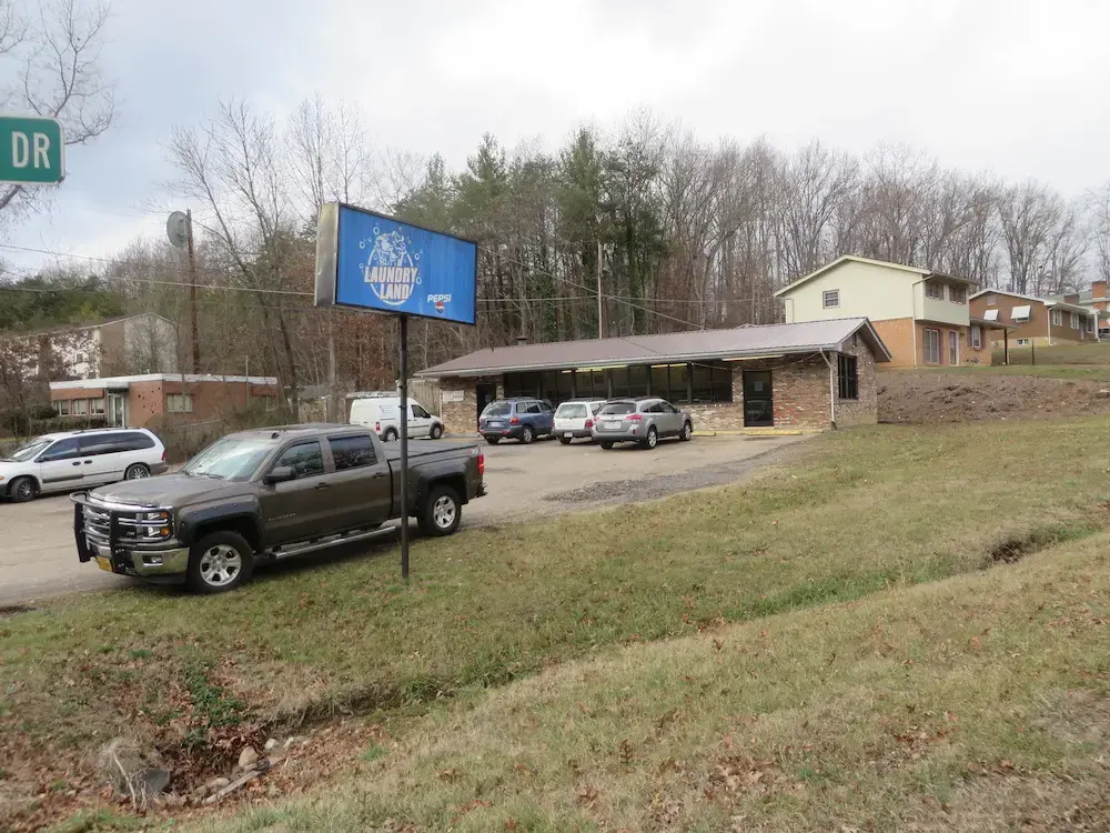 Clifton Forge Laundry Land Laundromat - Image 2