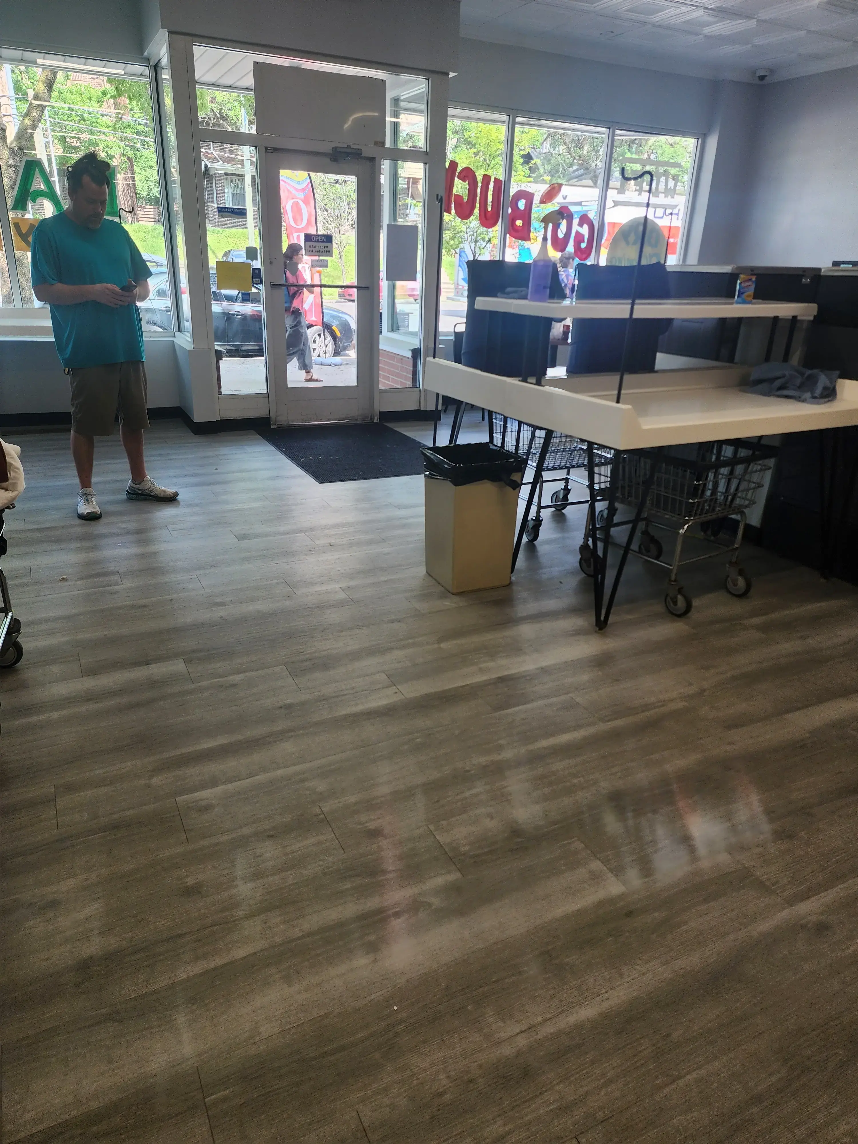 Clintonville Coin Laundry - Image 16