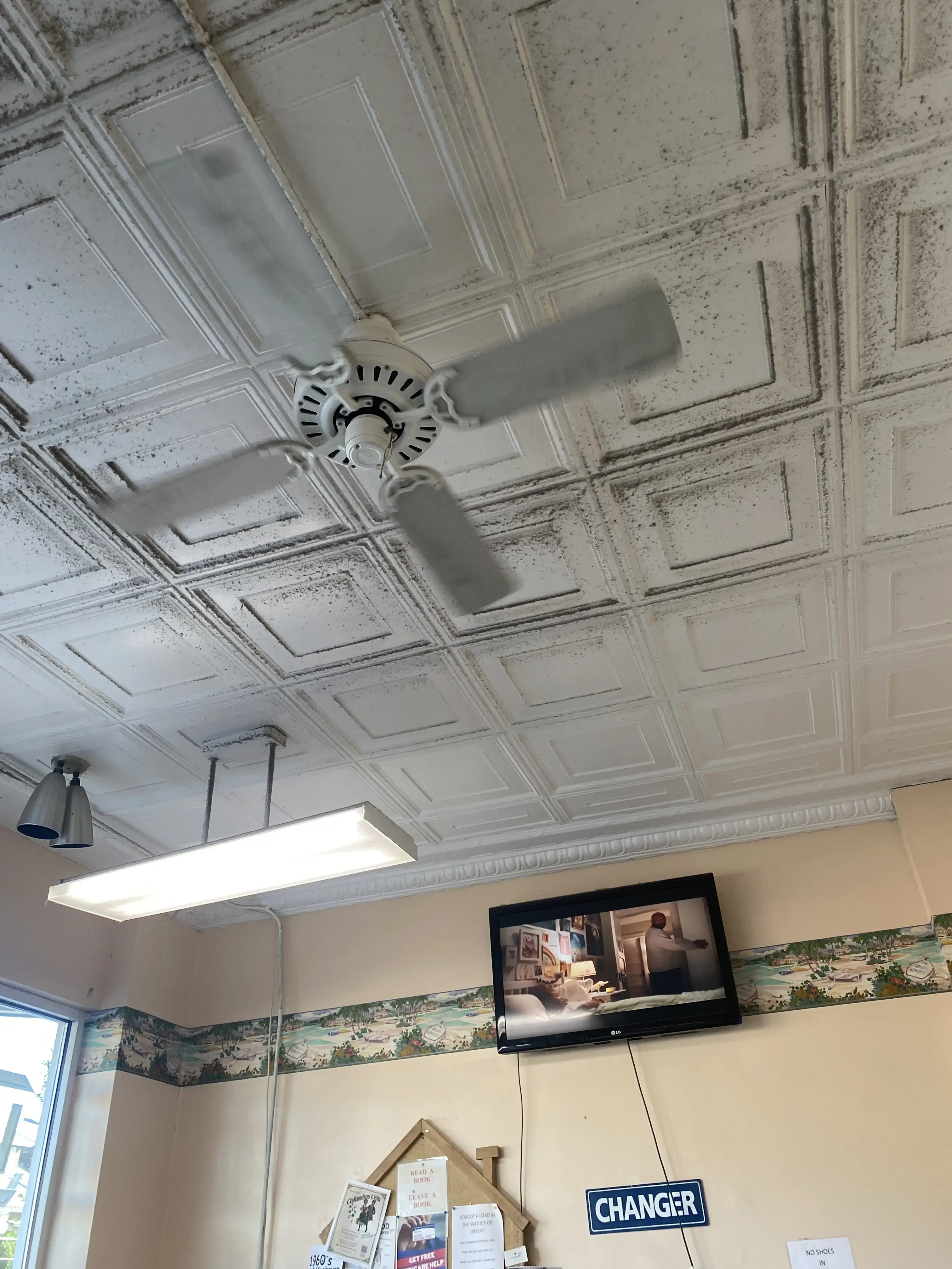 Clintonville Coin Laundry - Image 20