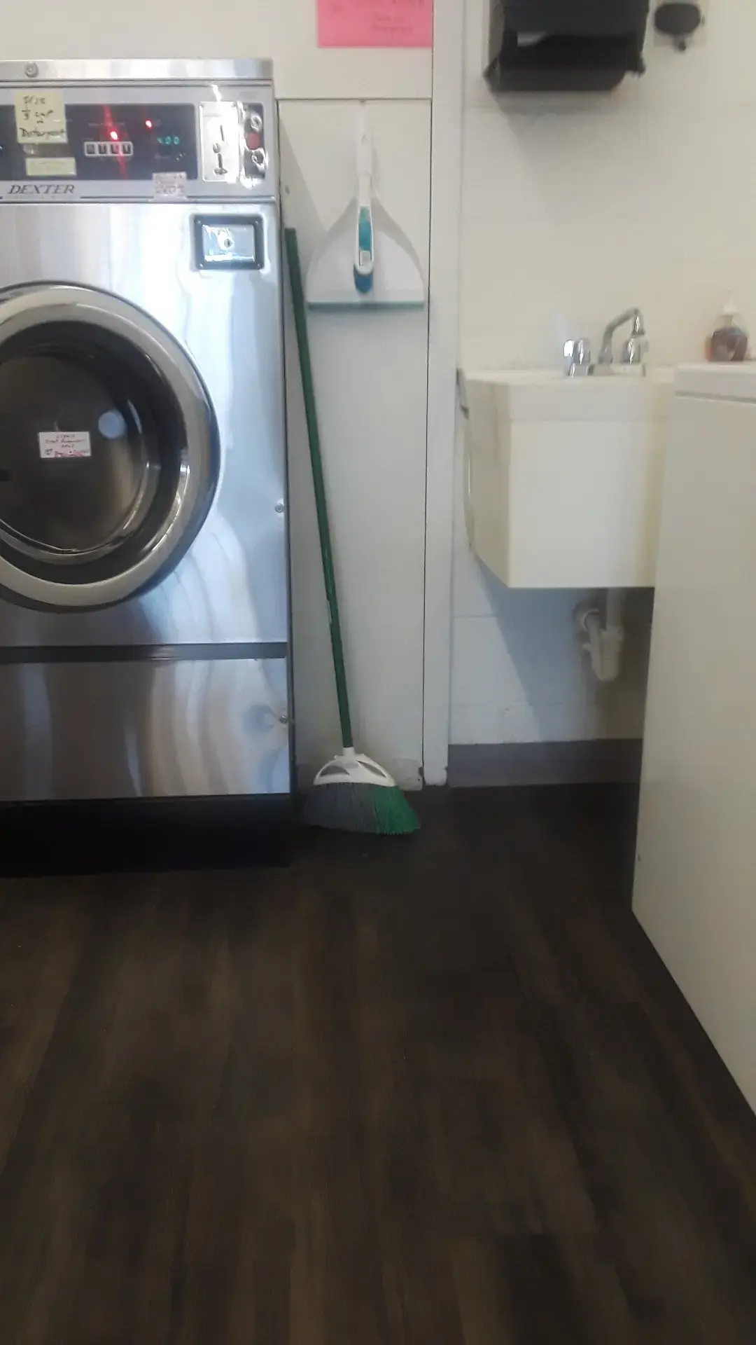 Cloister Laundromat thumbnail 17