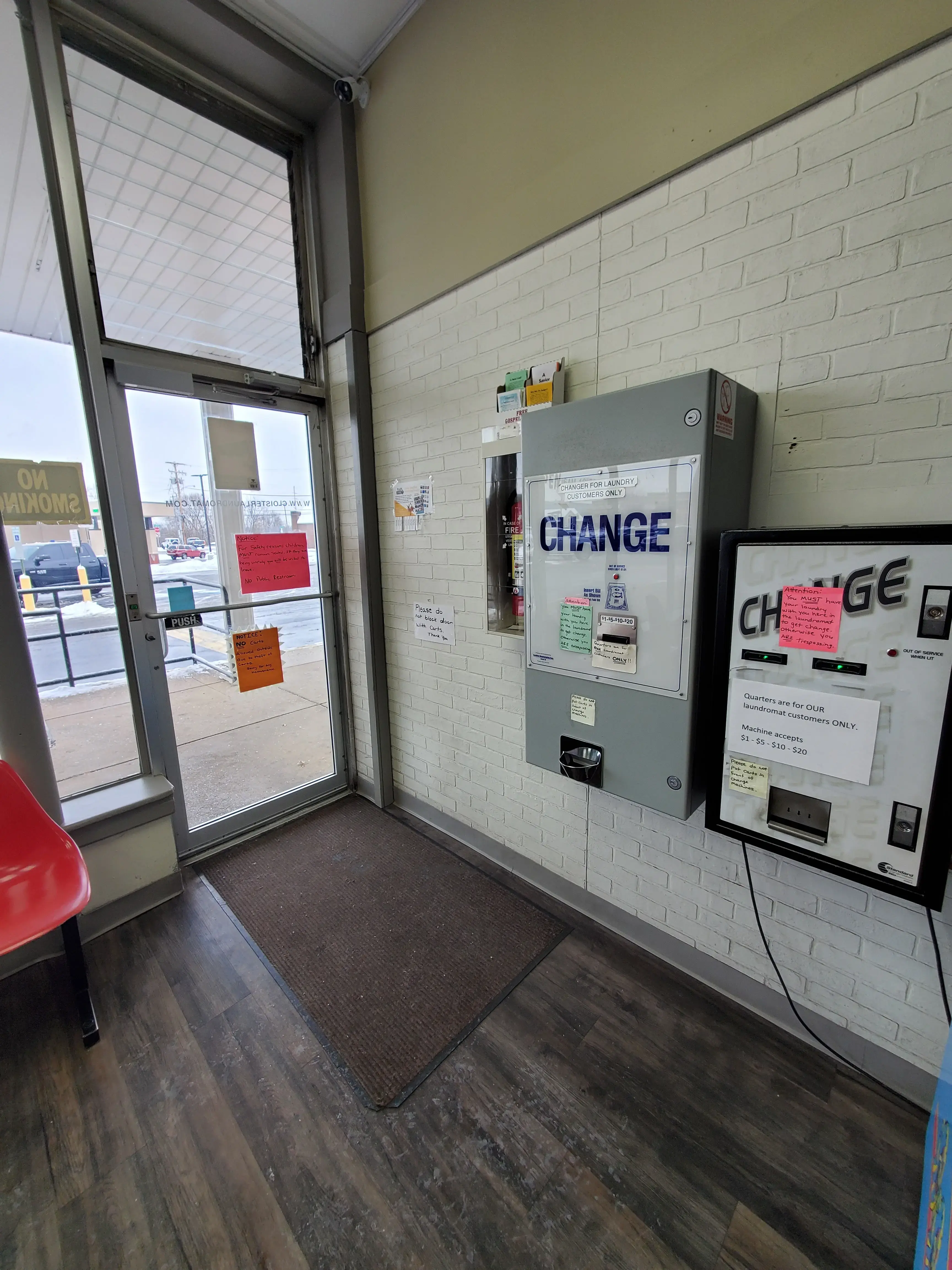 Cloister Laundromat thumbnail 9