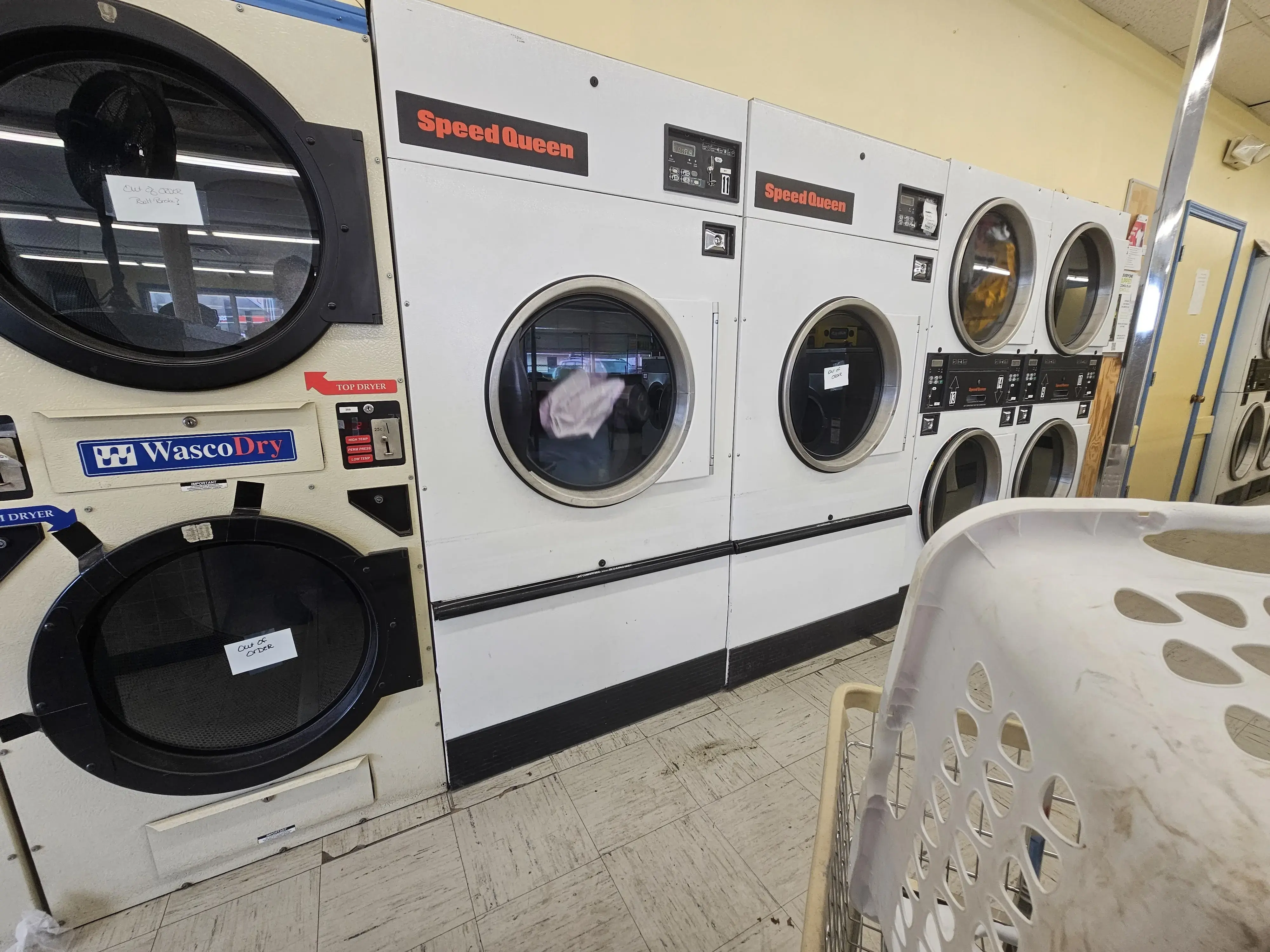 Clothesline Laundromat at Poinciana location