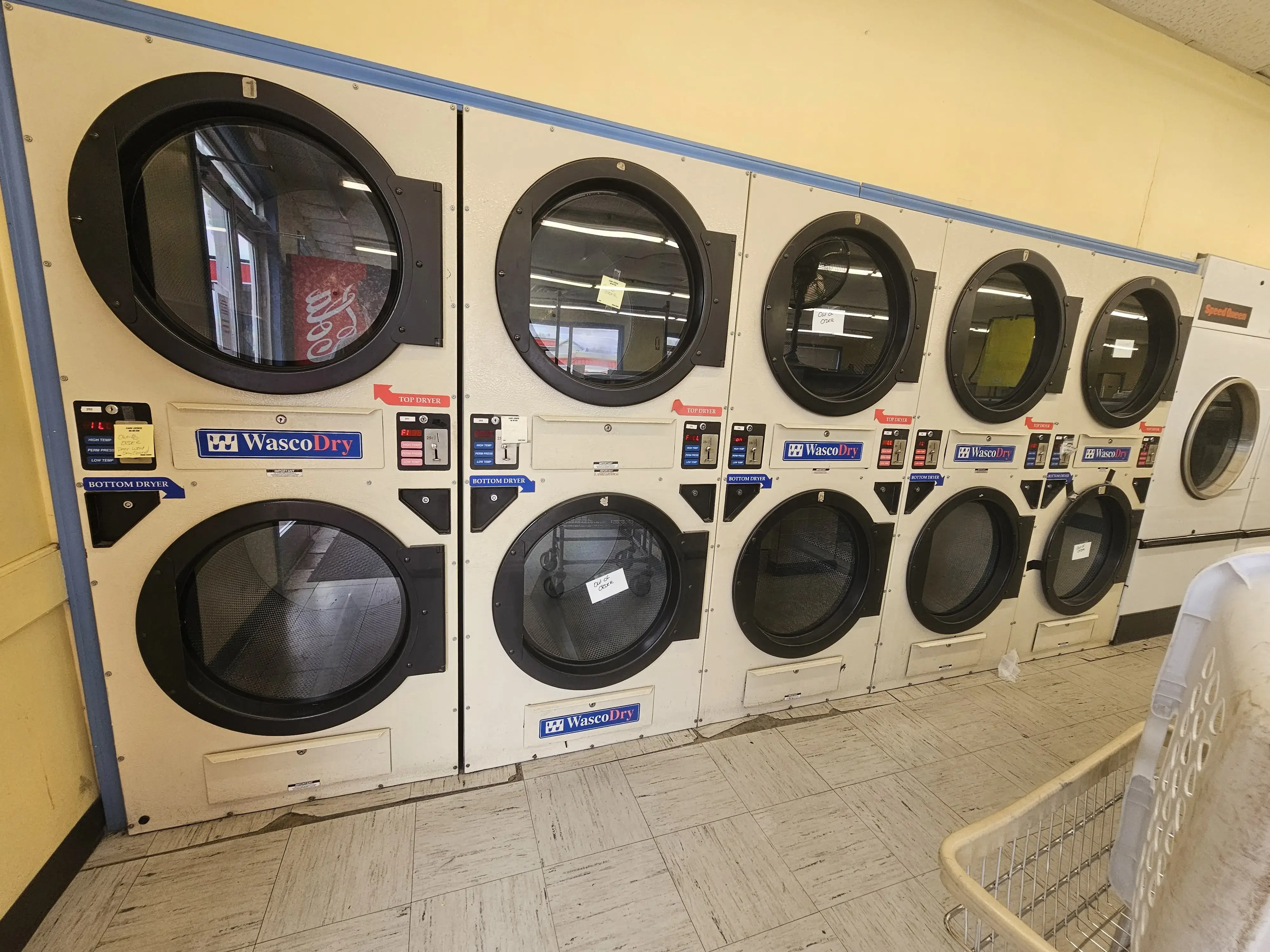 Clothesline Laundromat at Poinciana - Image 17