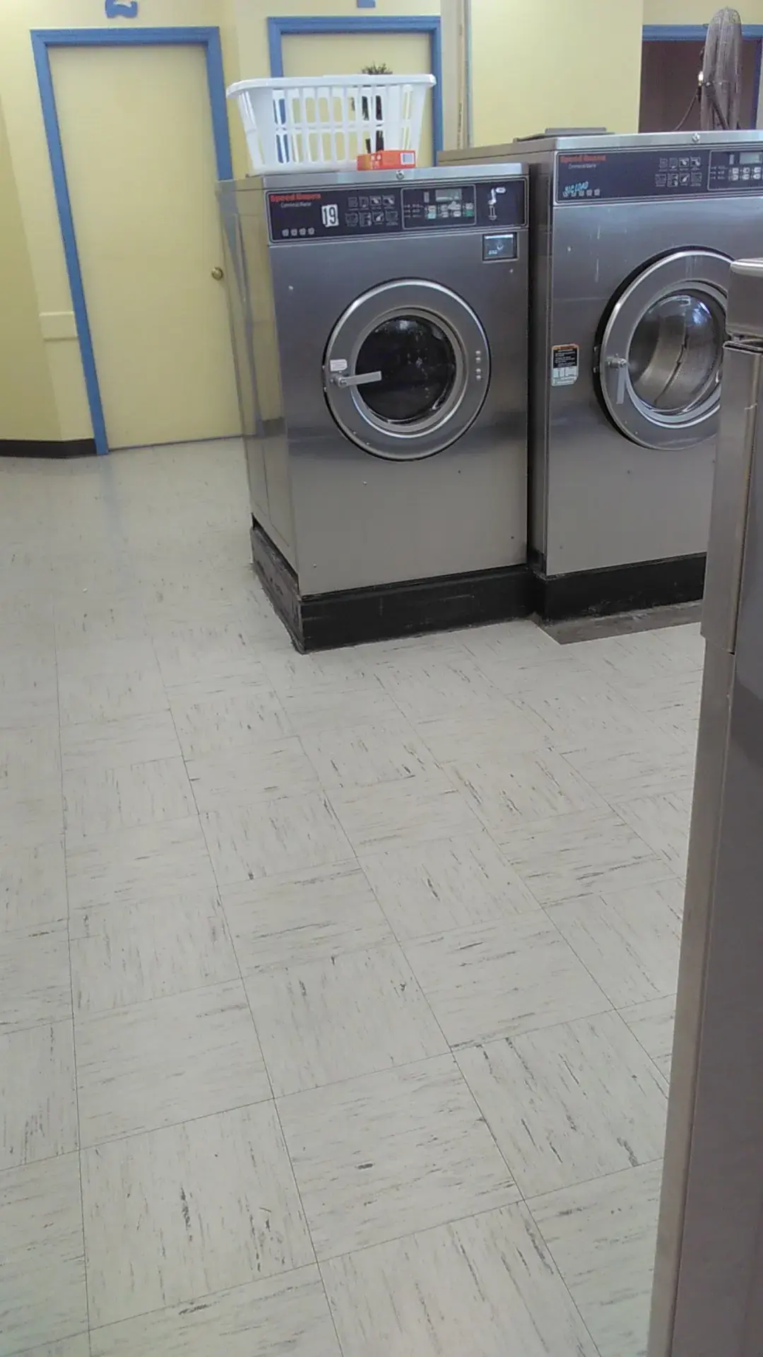 Clothesline Laundromat at Poinciana - Image 8