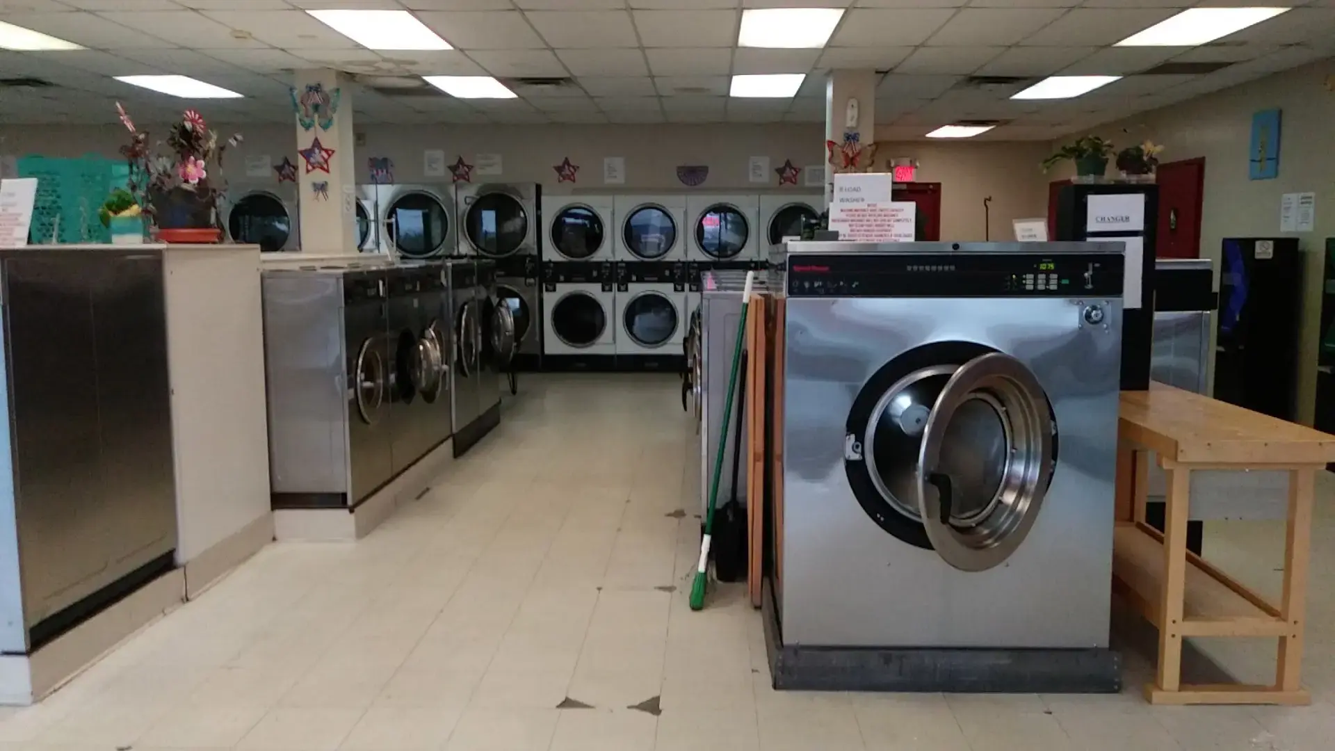 Clothesline Laundromat at Stonehenge thumbnail 5