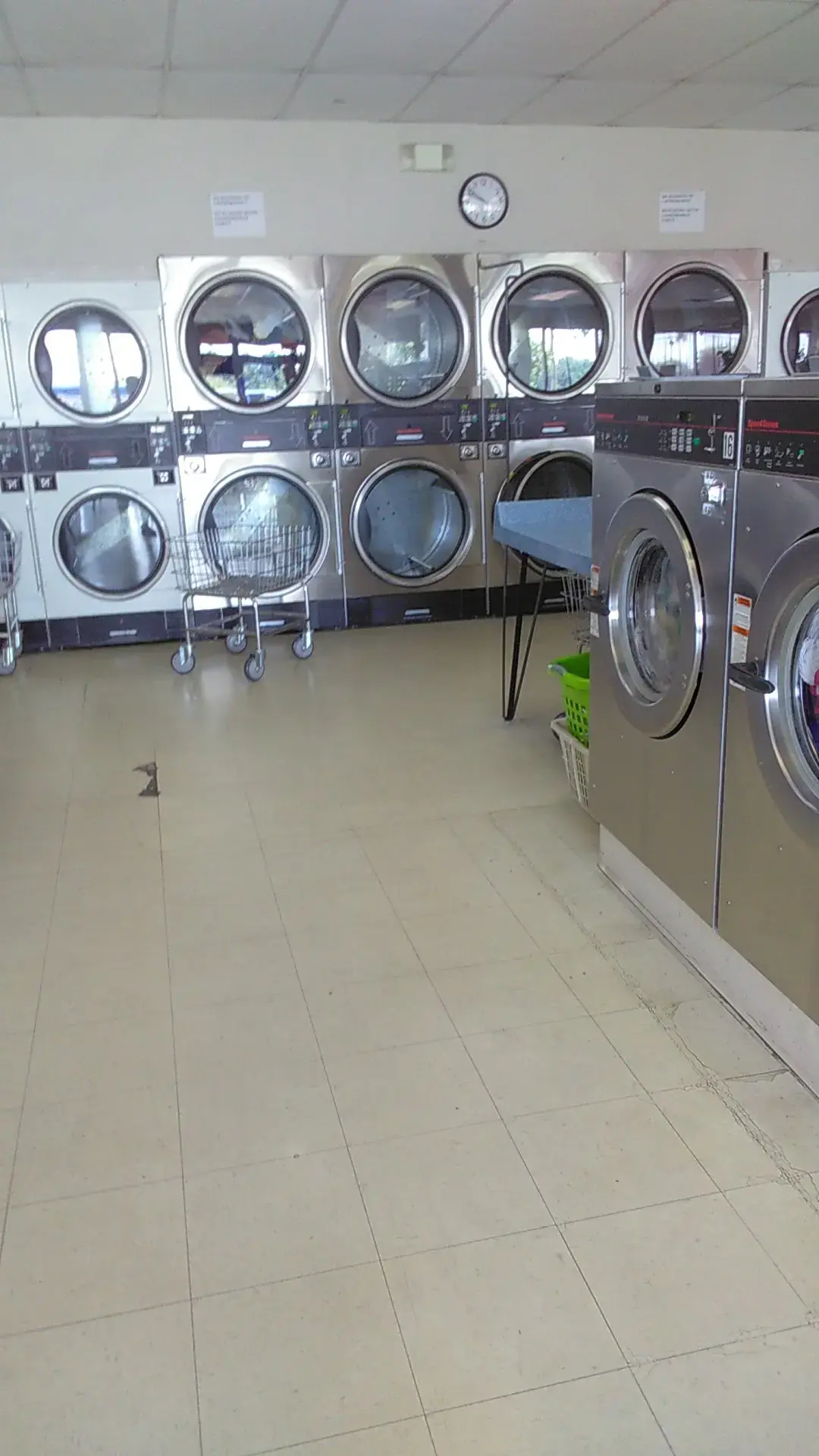 Clothesline Laundromat at Stonehenge location