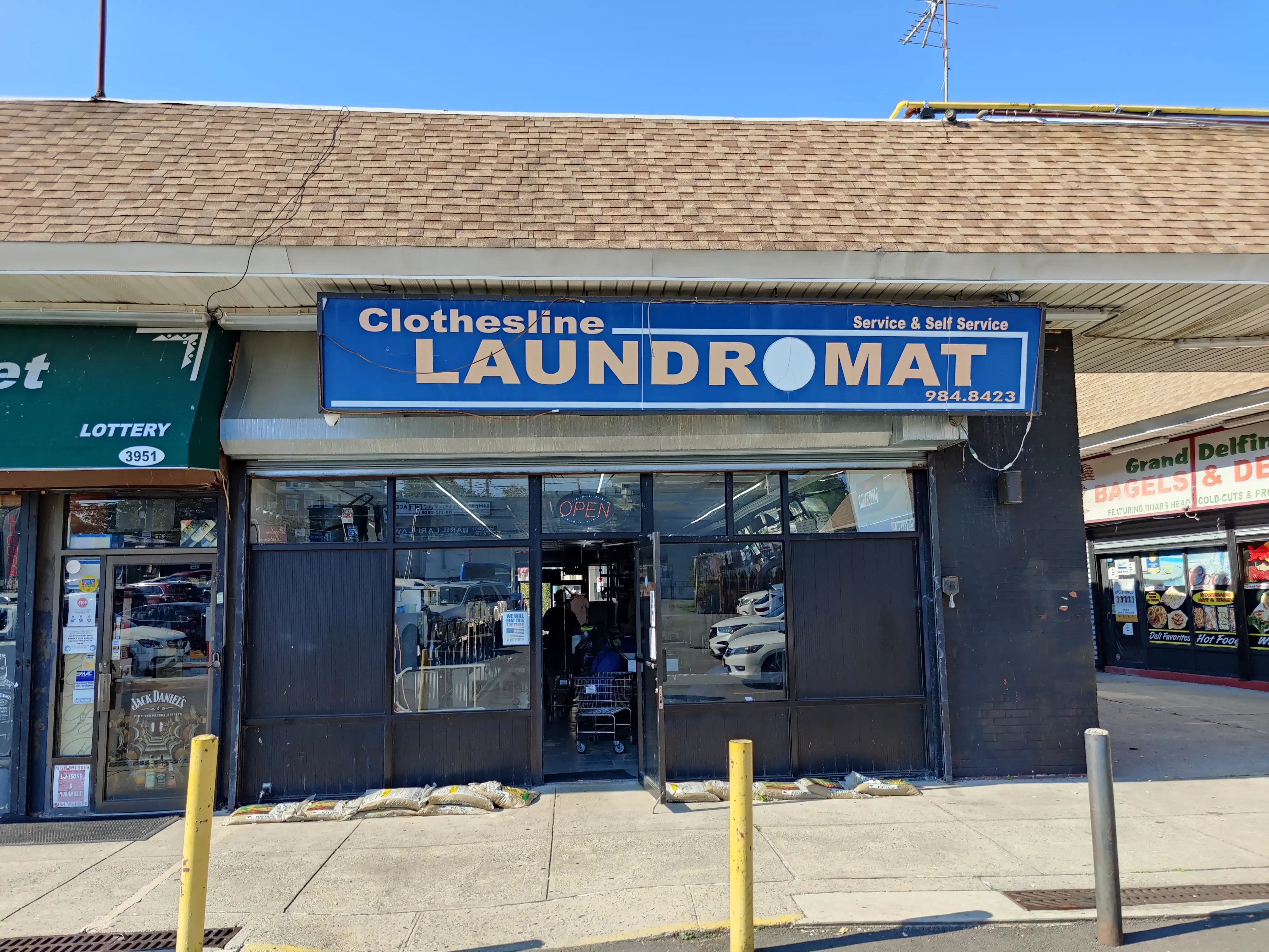 Clothesline Laundromat & Dry Cleaners - Image 4