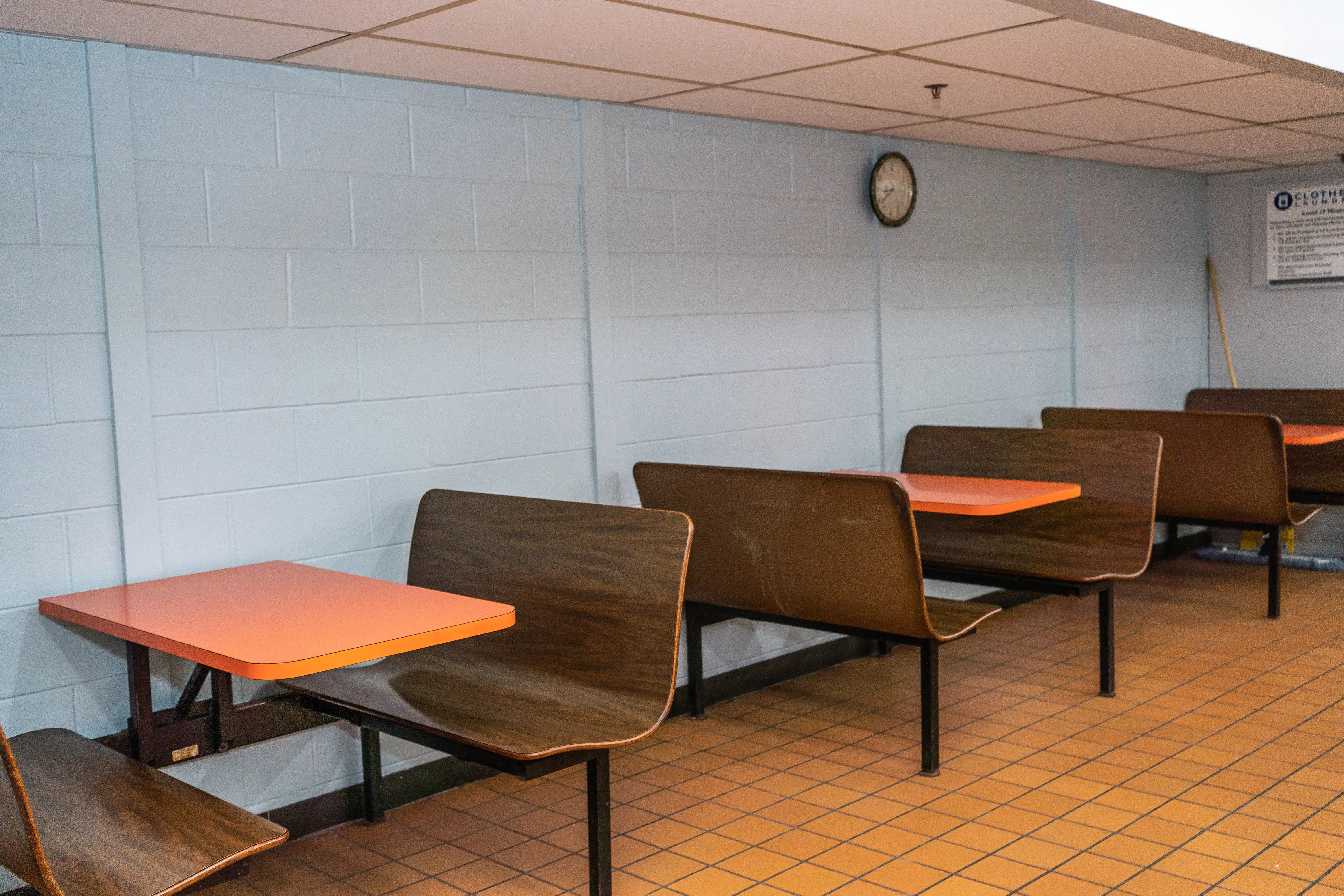 Clothesline Laundromat - Image 15