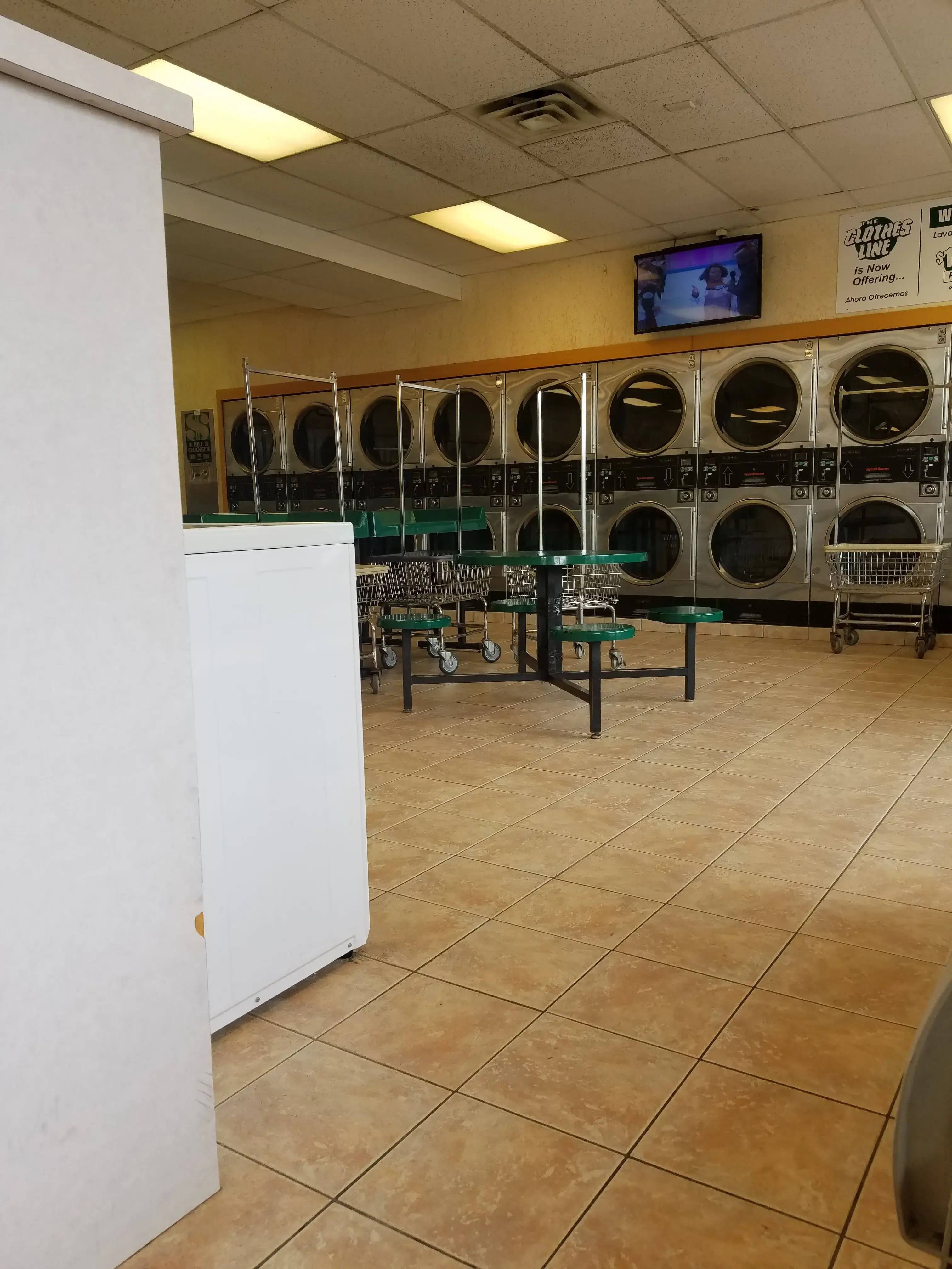 Clothesline Laundromat - Image 17