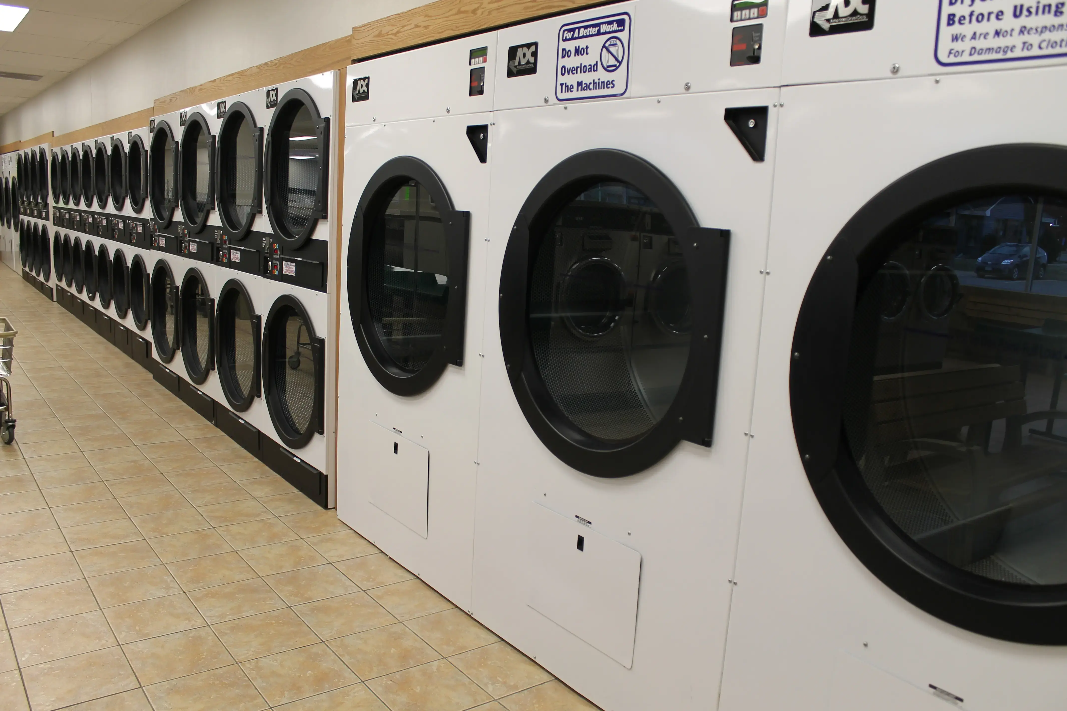 Clothesline Laundromat - Image 19
