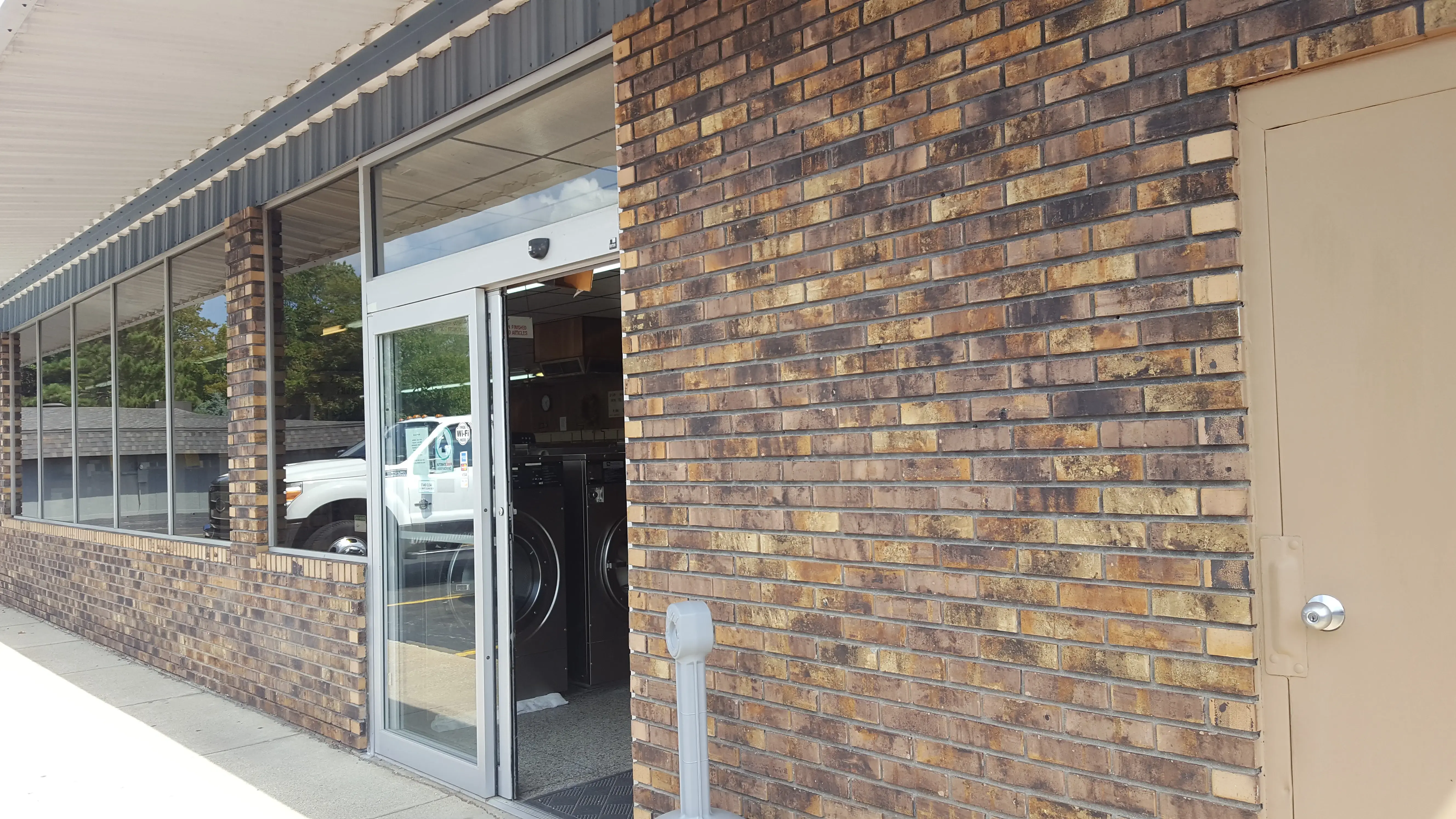 Clothesline Laundry - Image 11